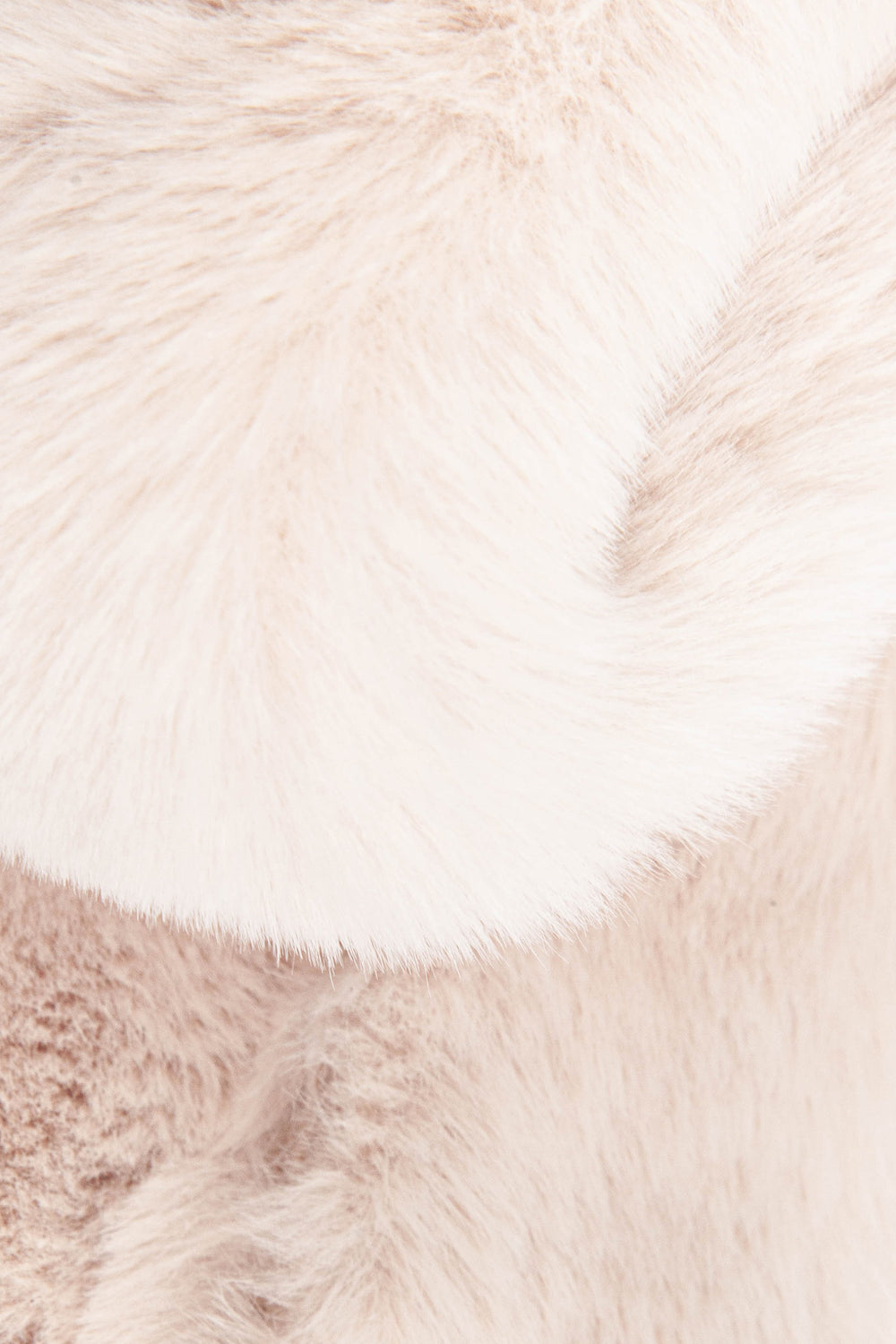 faux-fur-tuck-scarf-cream-close-up