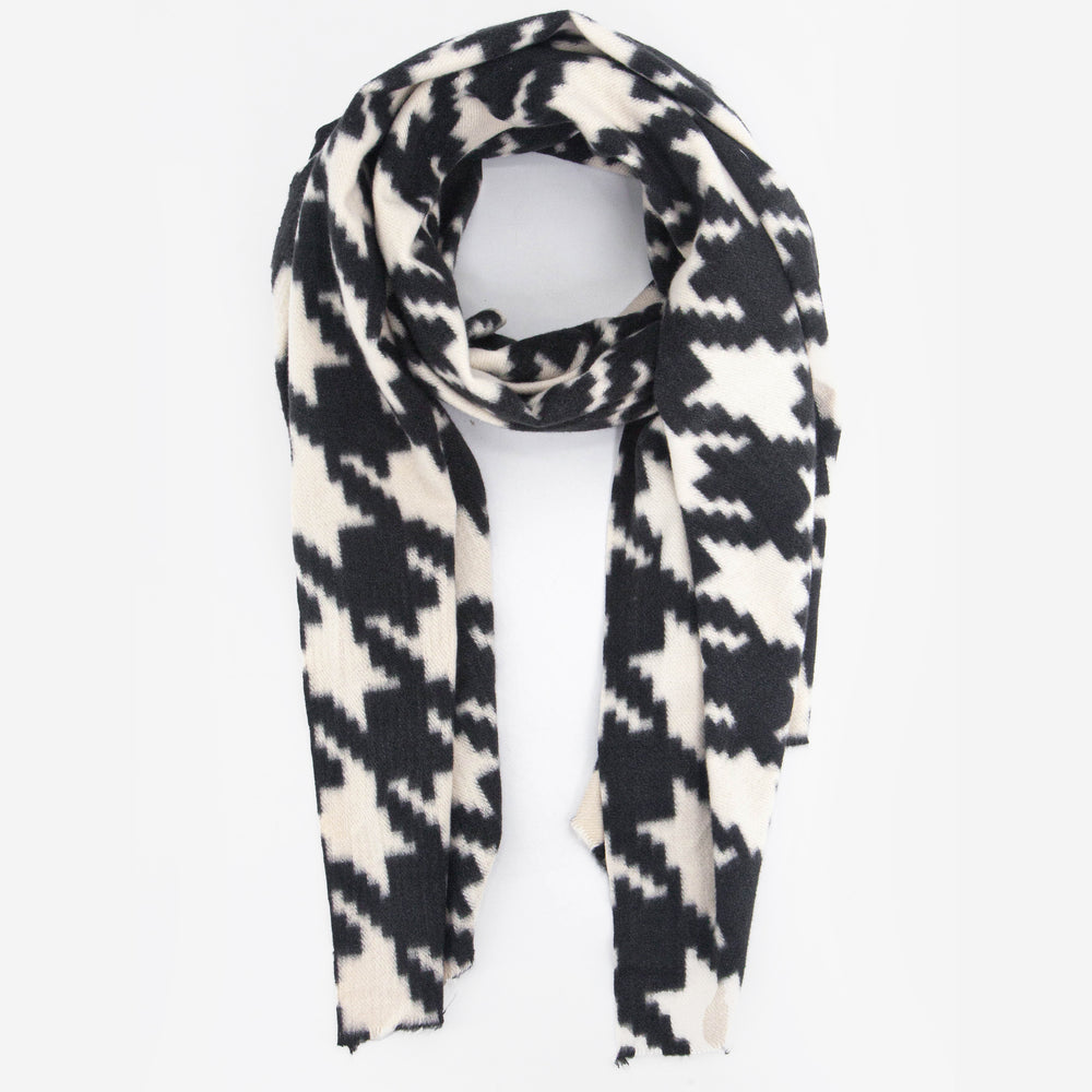 midweight winter scarf in cream and black in a bold large houndstooth pattern