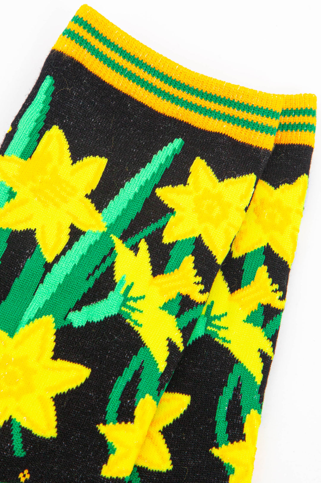close up of the yellow welsh daffodil pattern