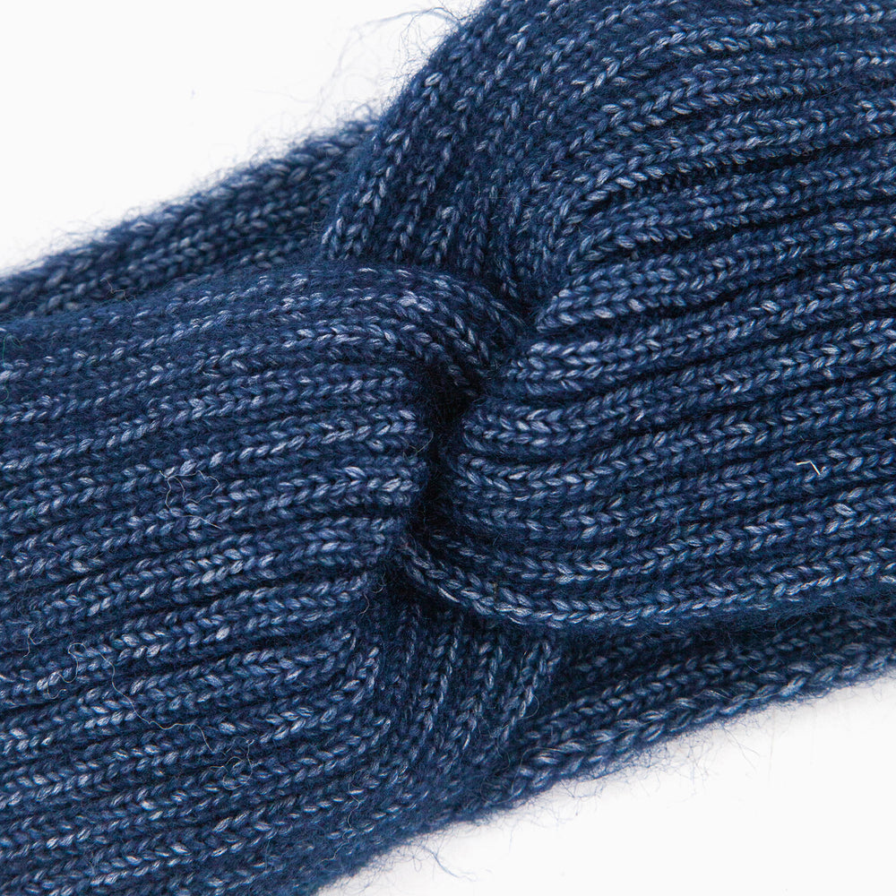 close up of the ribbed knitted material and of the twisted knot front design.