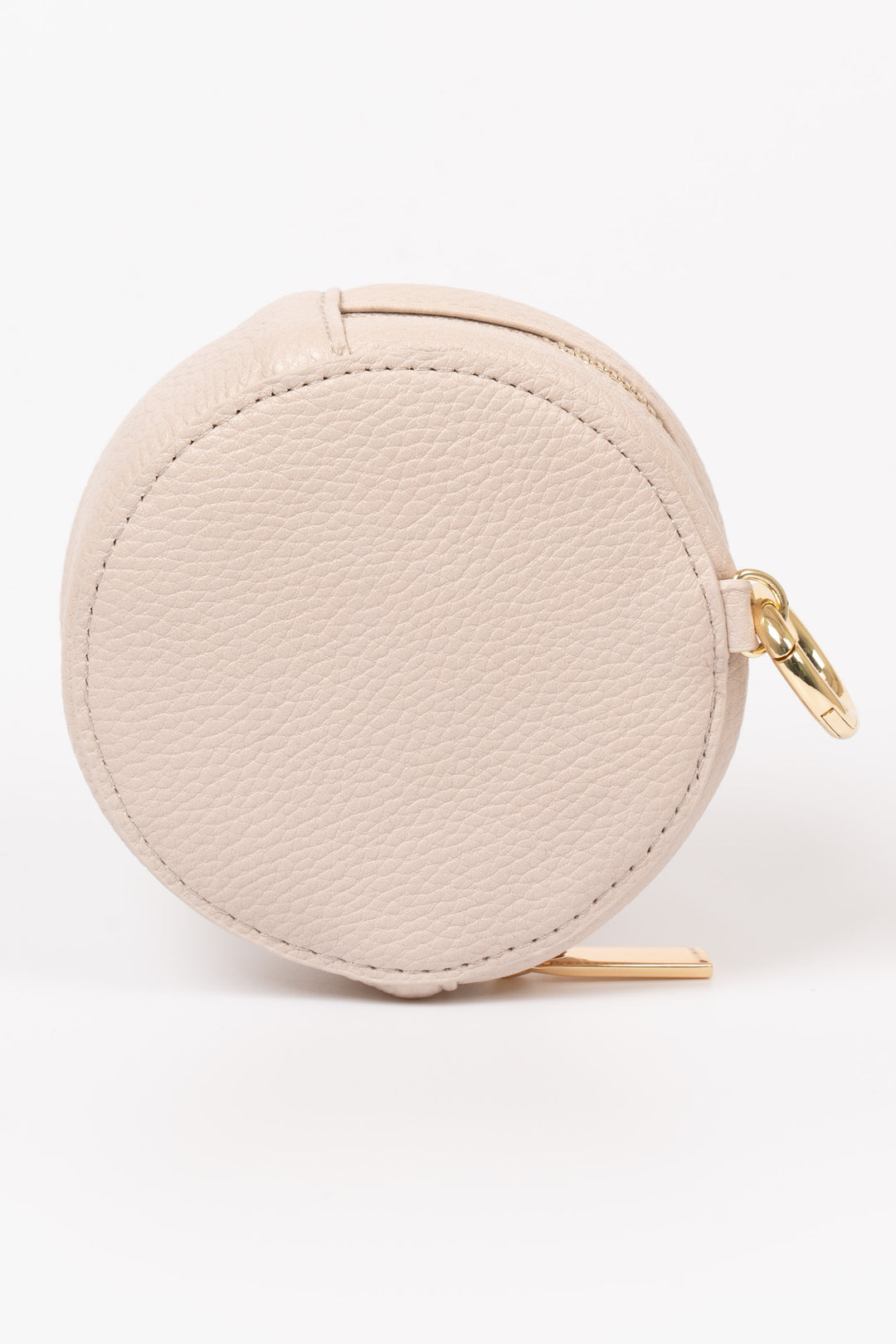 finley-round-coin-purse-nude-pebbled-faux-leather-close-up