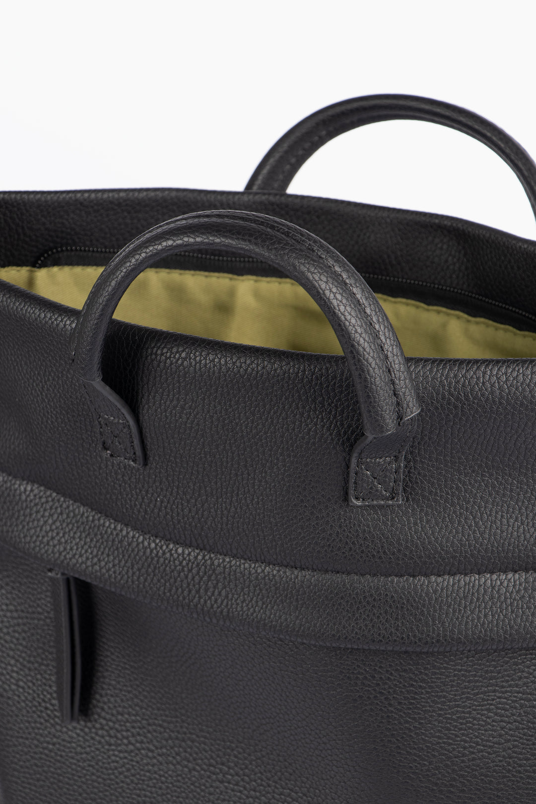 close up of the open zip fastening compartment on the top of the bag and the carry handles.