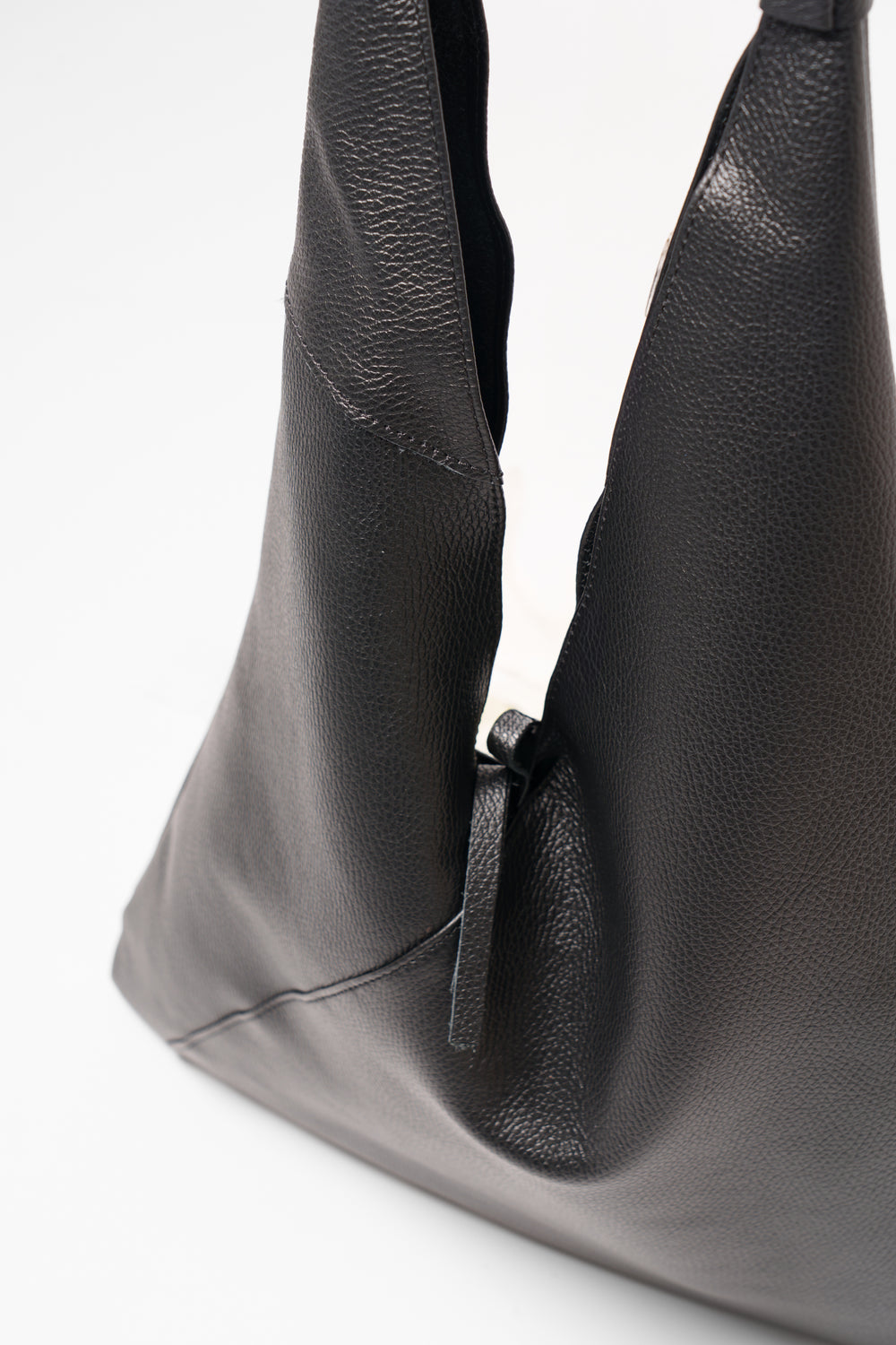 juno-black-pebbled-italian-leather-shoulder-bag-close-up