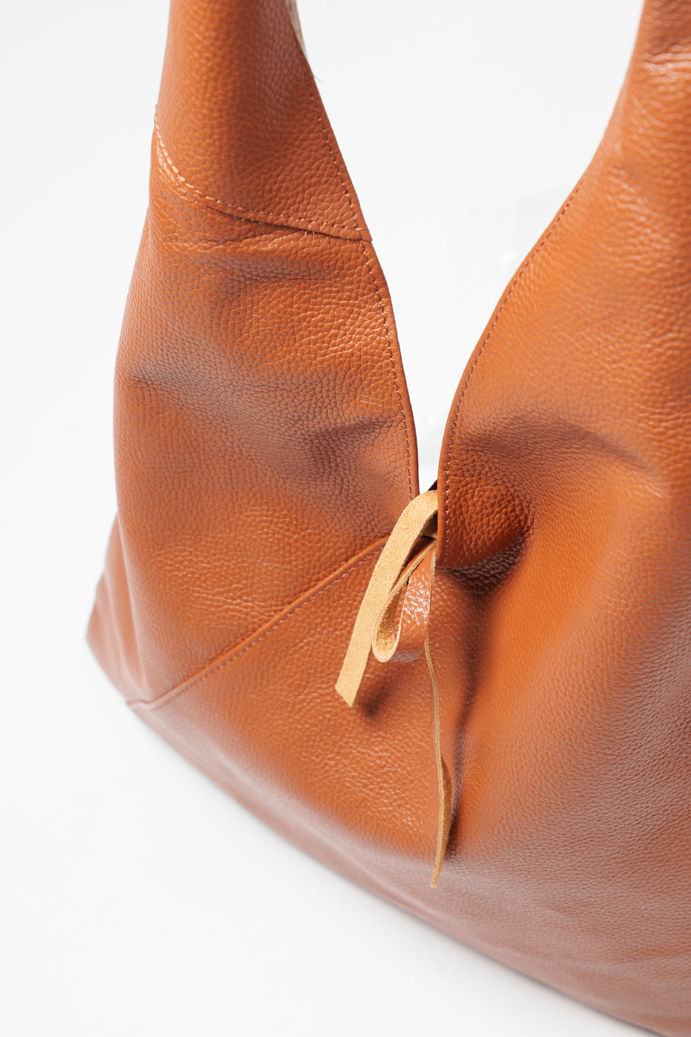 juno-tan-pebbled-italian-leather-shoulder-bag-close-up