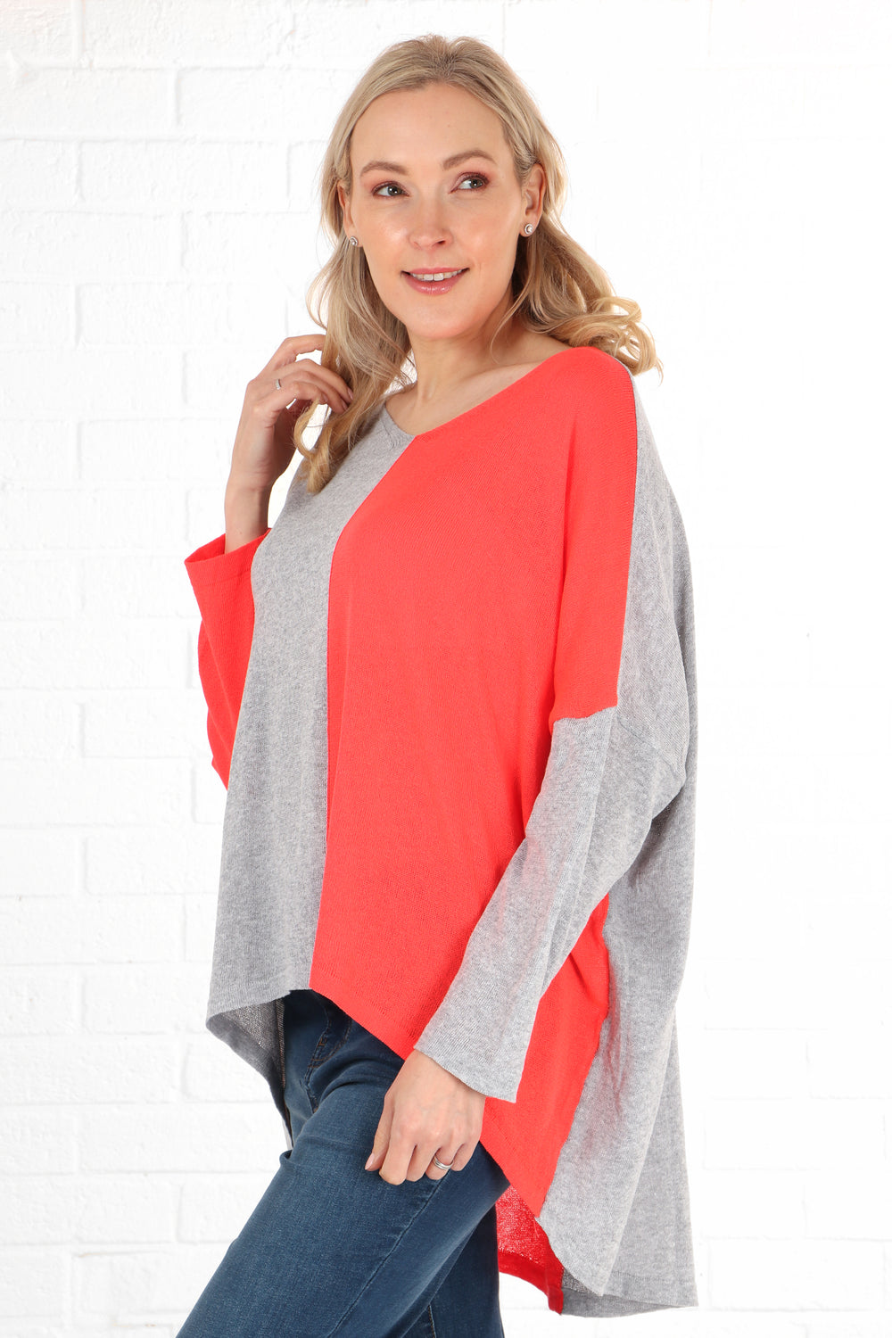 model showing the side view of the dip hem top, showing that the back is longer than the front