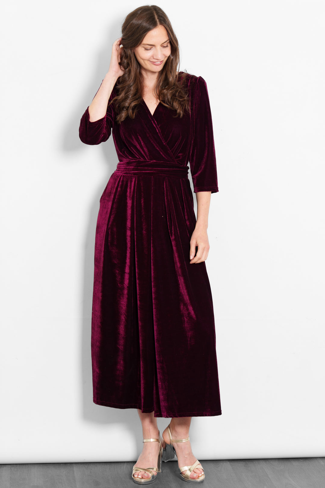 sophia-wide-leg-jumpsuit-berry-velvet-model-front-view