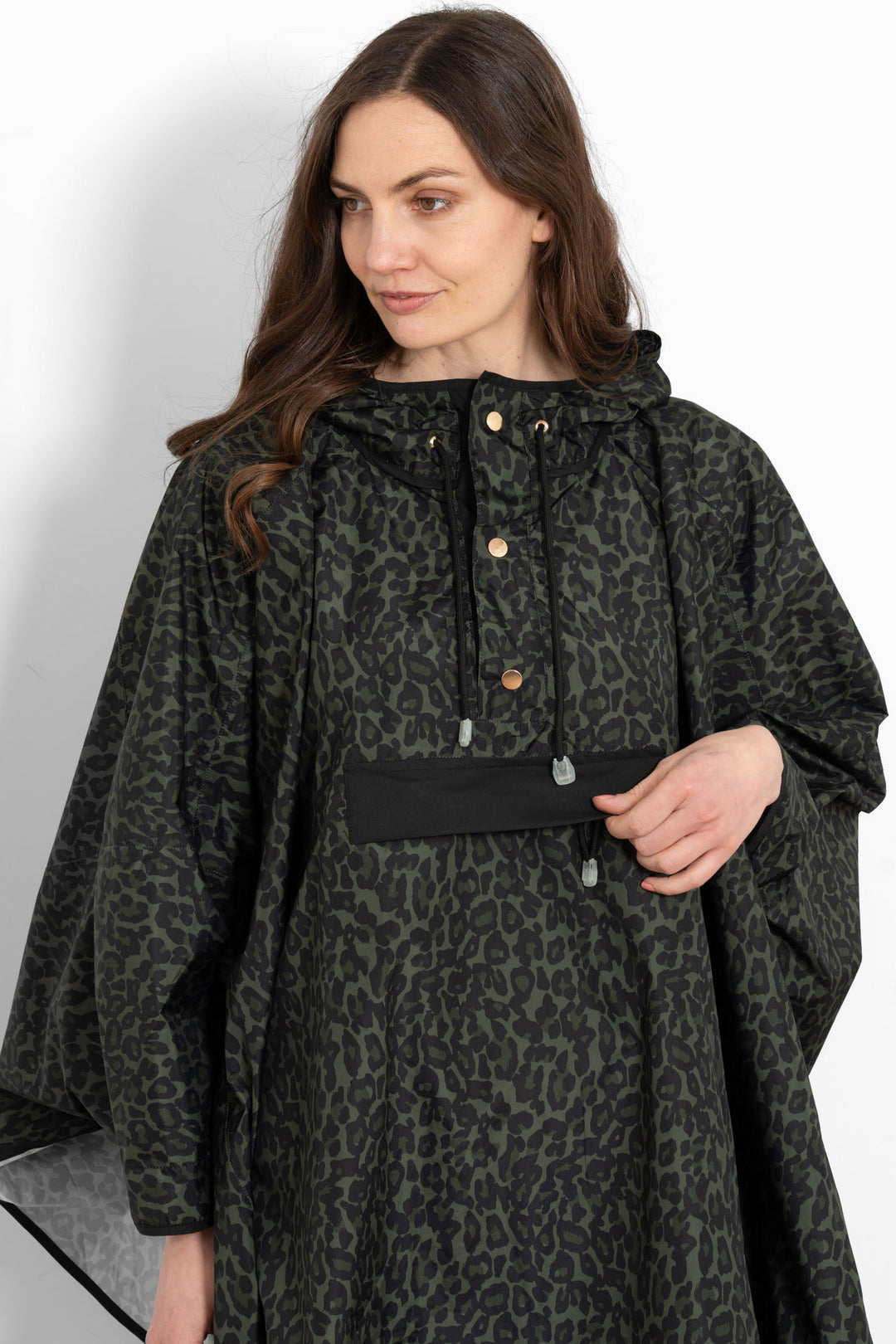 aspen-rain-poncho-khaki-black-leopard-print-front-pouch