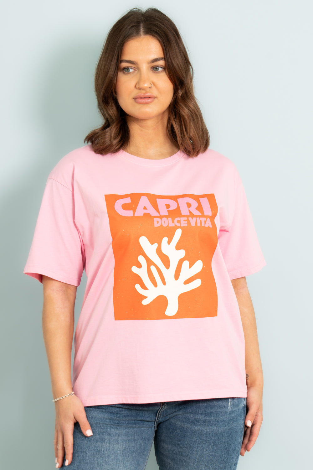 cotton-t-shirt-hot-pink-orange-capri-logo-model-front