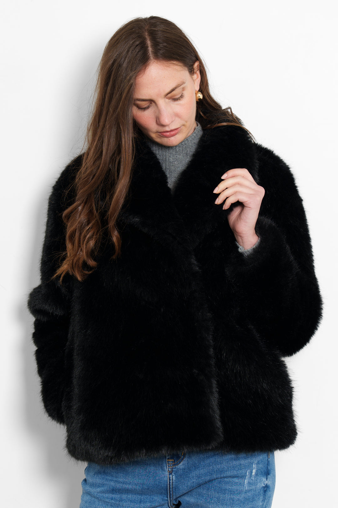 monroe-shawl-collar-jacket-black-faux-fur-model-front-view