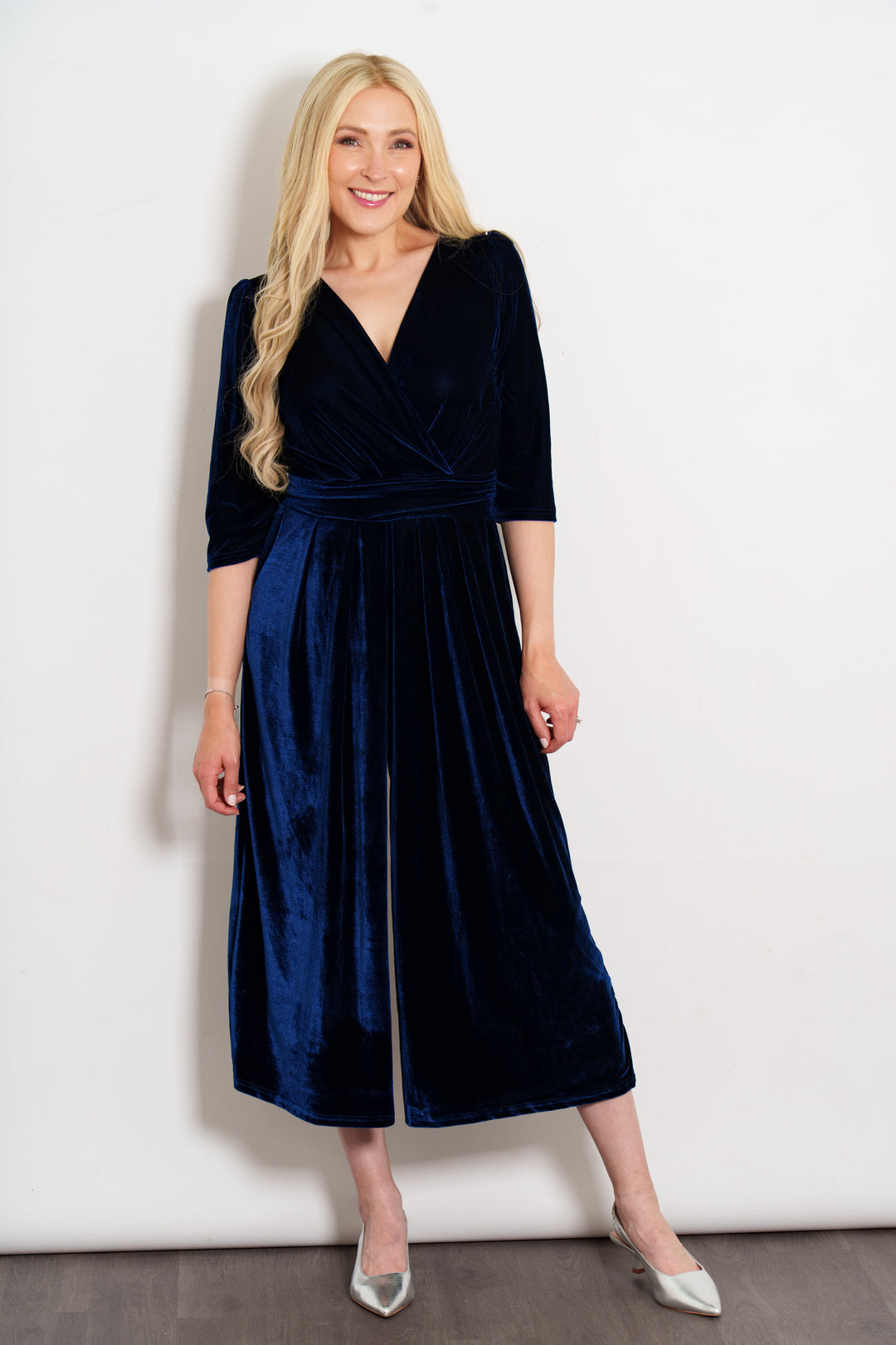 sophia-wide-leg-jumpsuit-navy-blue-velvet-model-front-view