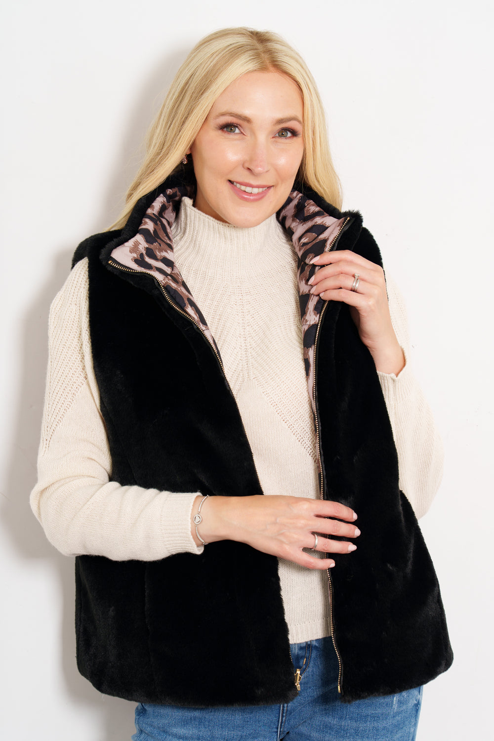 tamsin-faux-fur-lined-reversible-gilet-natural-leopard-black-fluffy-outer-model