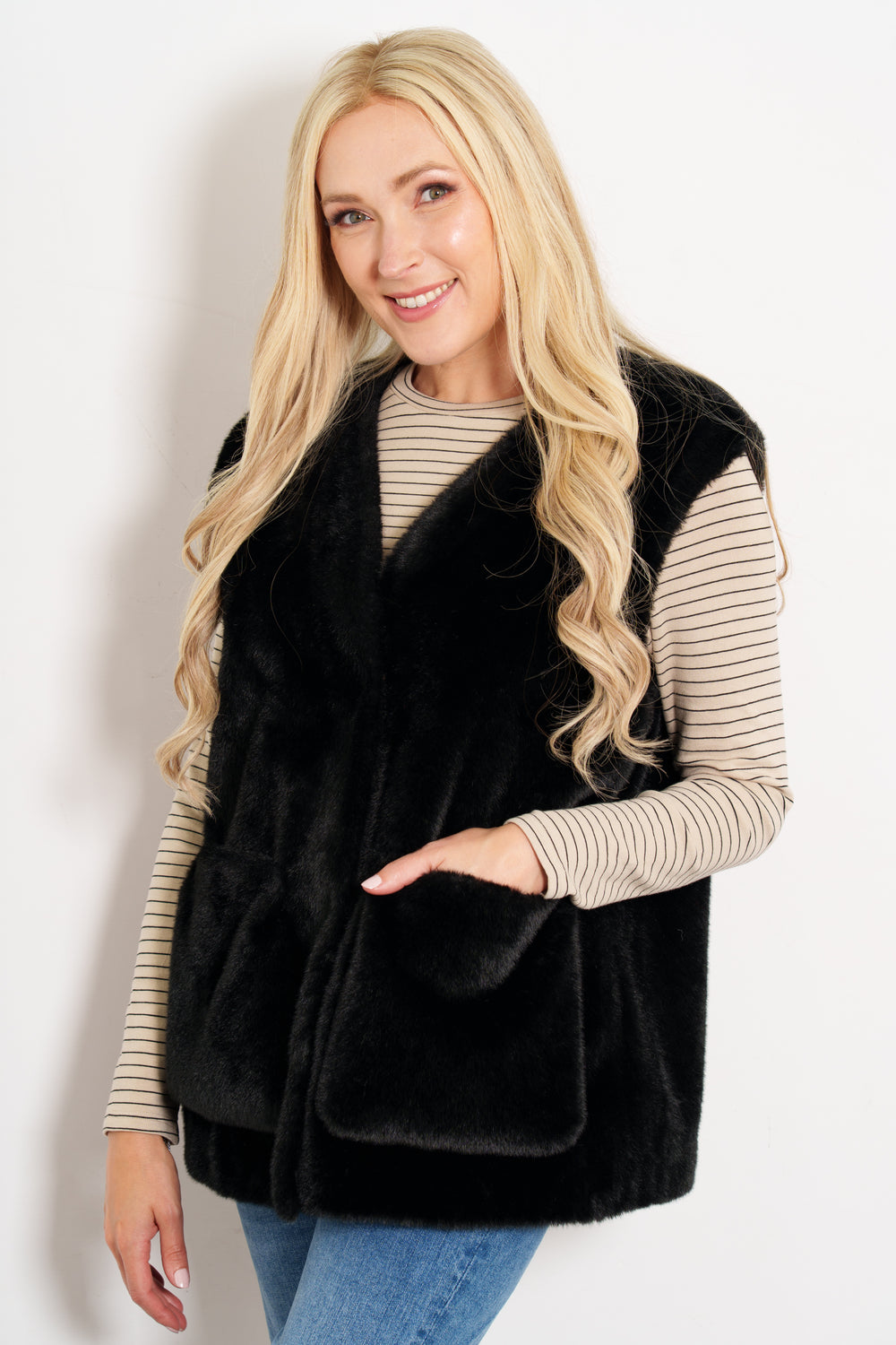 saskia-v-neck-gilet-black-faux-fur-pockets