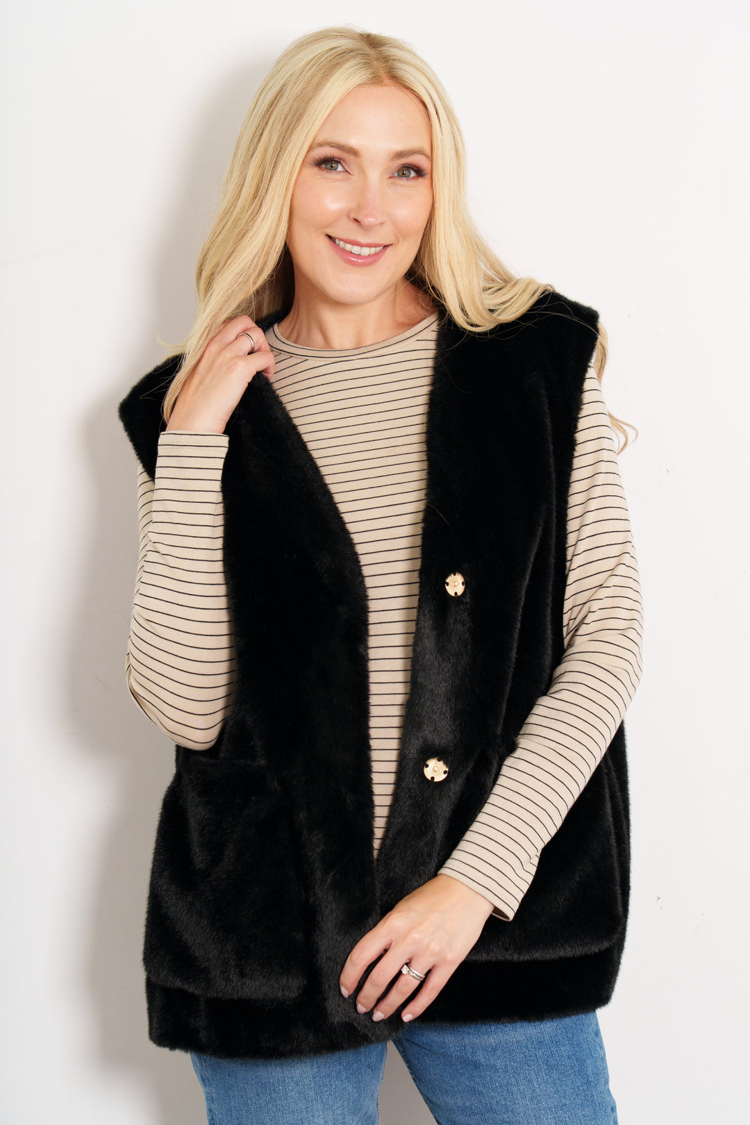 saskia-v-neck-gilet-black-faux-fur-model-front-popper-buttons