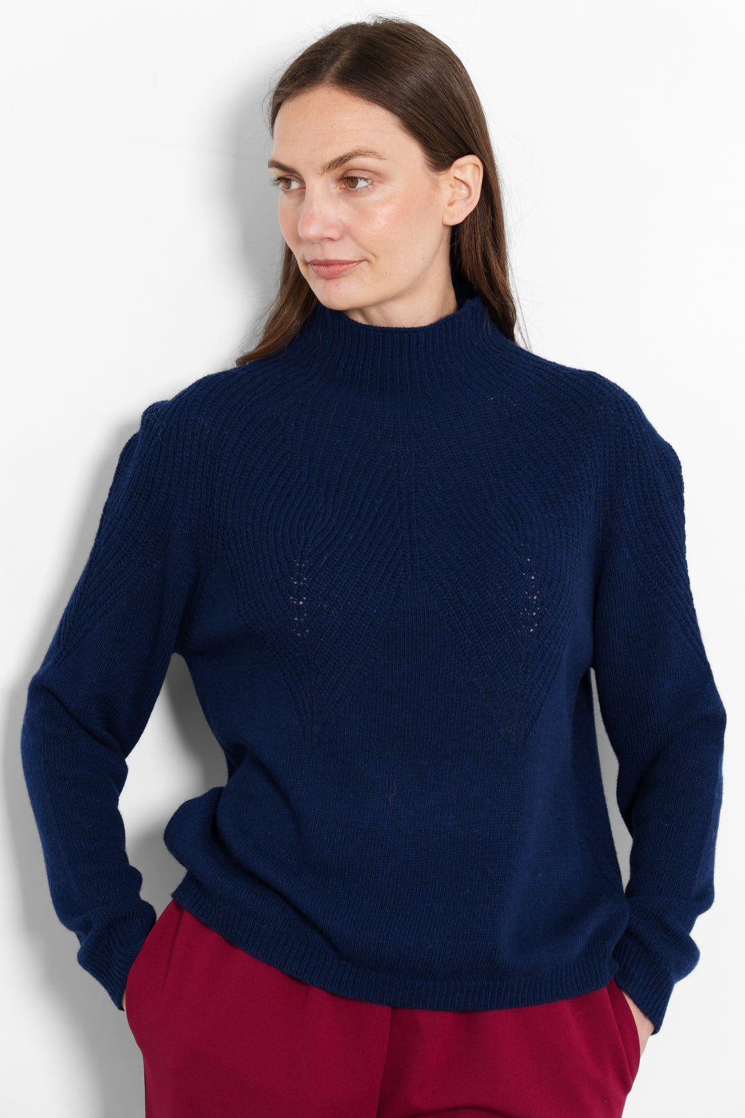 mallory-cashmere-blend-jumper-navy-blue-ribbed-model-front-view