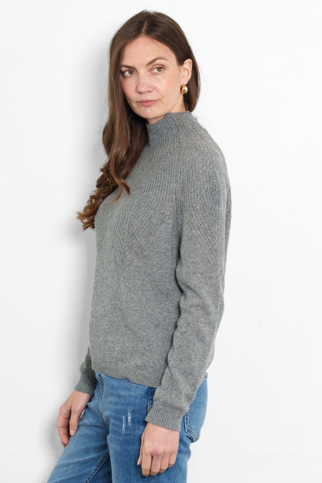 mallory-cashmere-blend-jumper-grey-ribbed-model-knitted-sweater