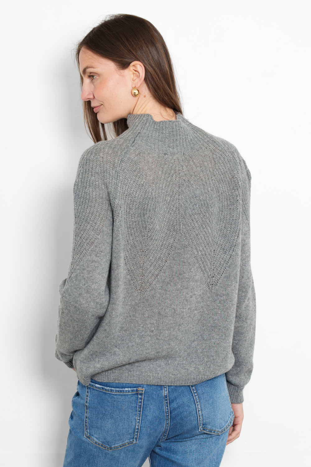 mallory-cashmere-blend-jumper-grey-ribbed-model-rear-view-knitted