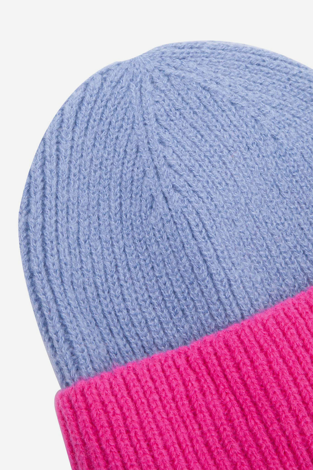 minnie-blue-hot-pink-two-tone-beanie-hat-close-up-knitted