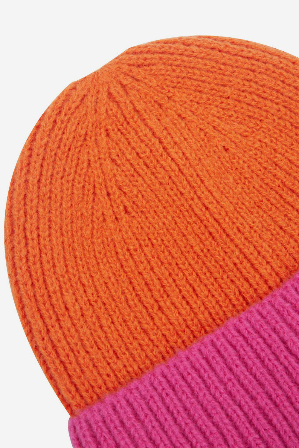 minnie-orange-hot-pink-two-tone-beanie-hat-close-up-knitted