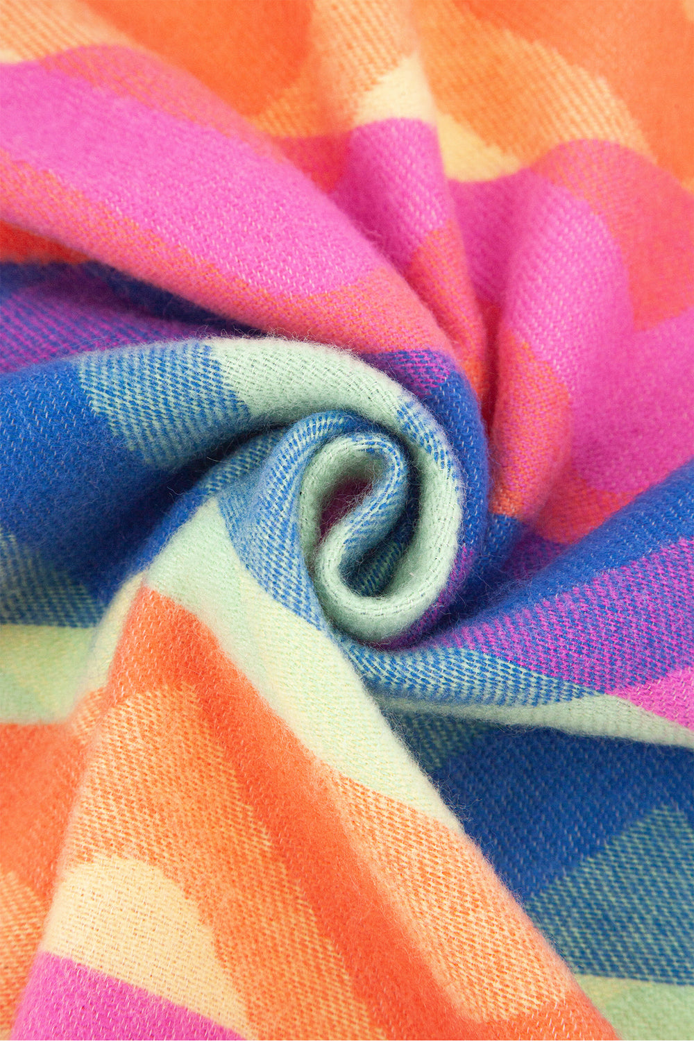 bowie-multi-colour-zig-zag-heavyweight-scarf-close-up-material
