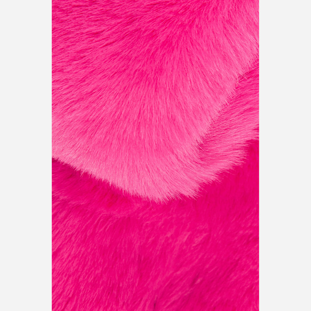 faux-fur-tuck-scarf-fuchsia-close-up-material