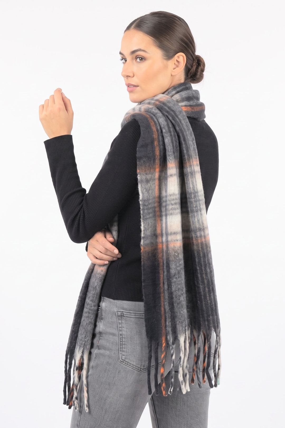 Black-Traditional-Check-Print-Heavyweight-Scarf