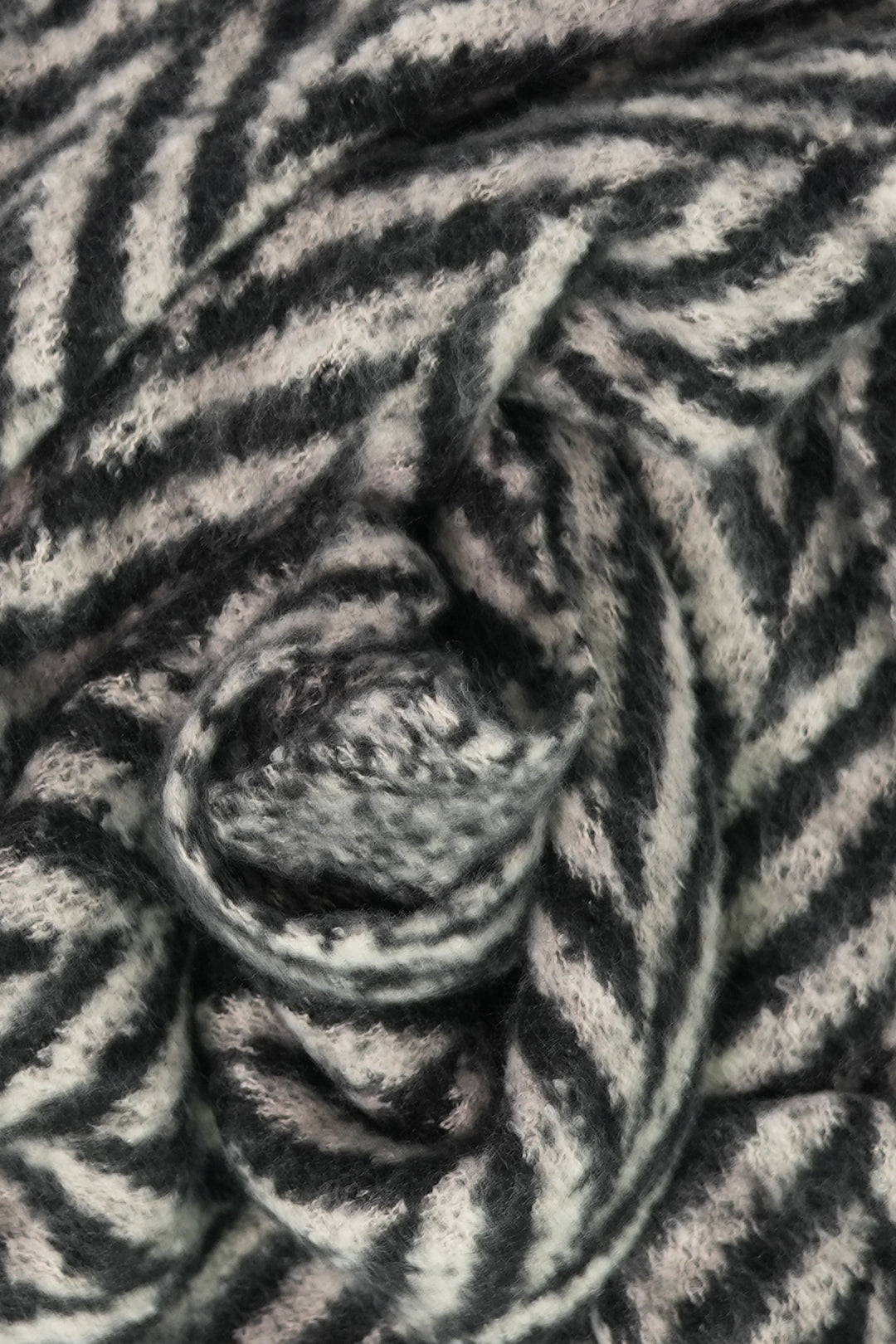 jay-black-white-asymmetric-chevron-heavyweight-scarf-close-up