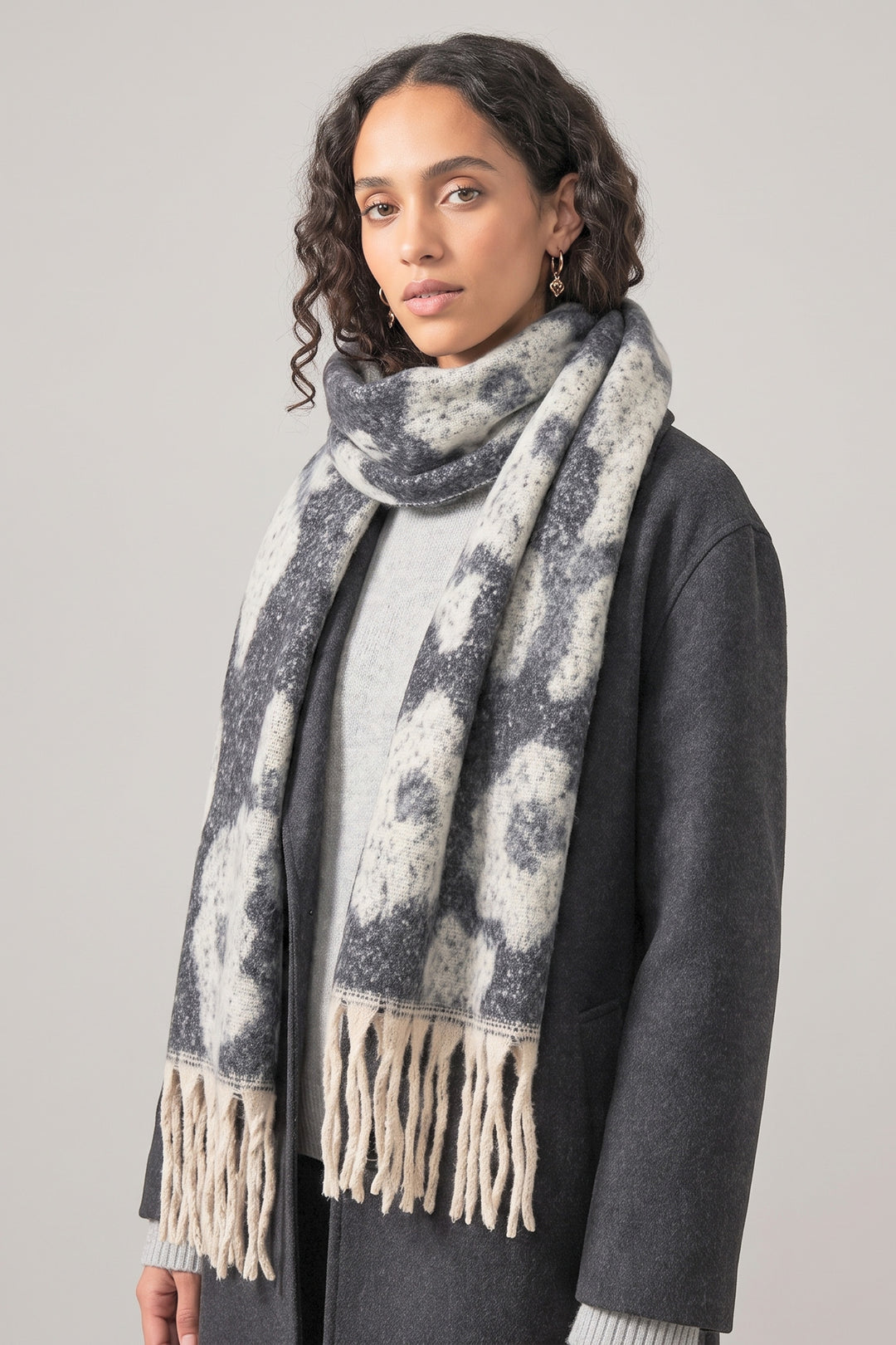 grey-leopard-print-heavyweight-scarf