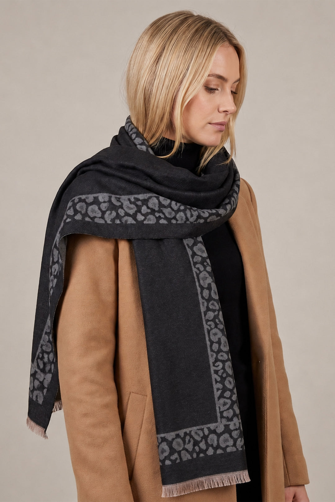 black-heavyweight-scarf-leopard