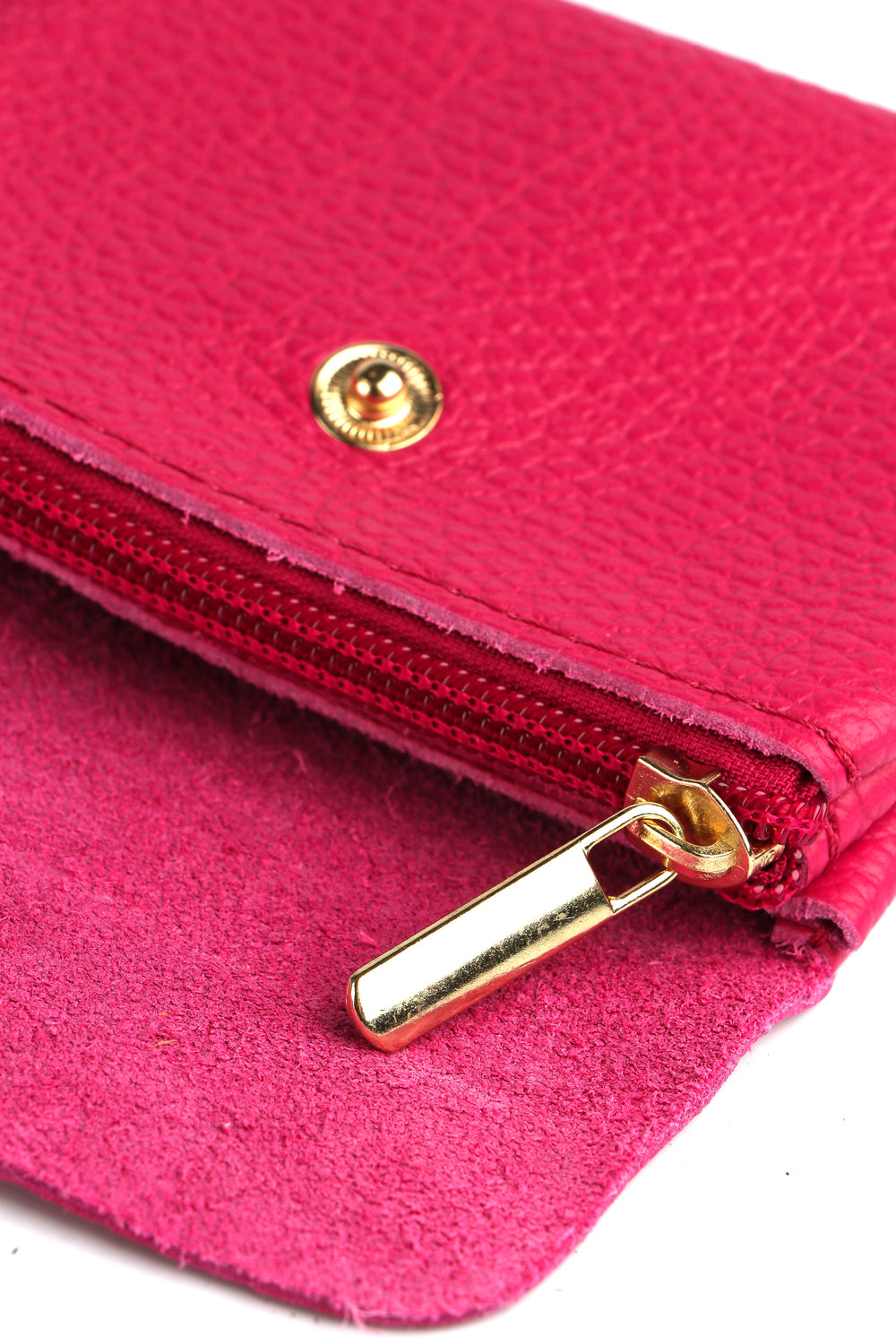 showing the internal zip closing compartment