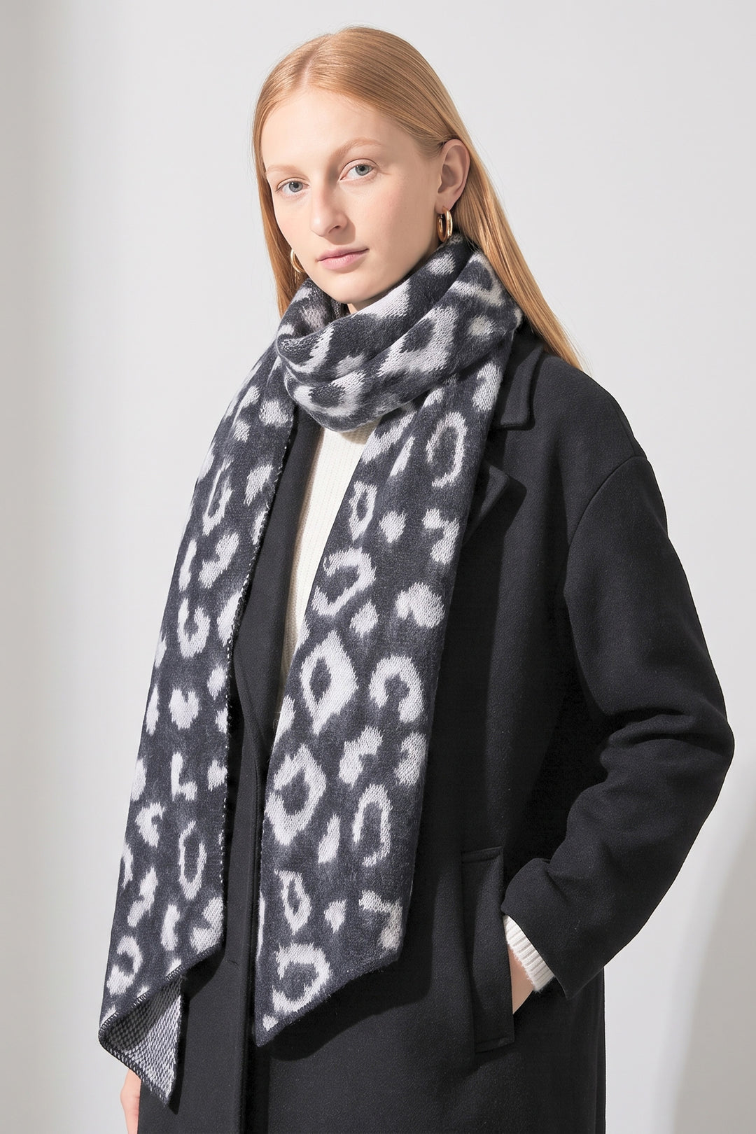 nico-black-white-leopard-heavyweight-scarf-animal-print