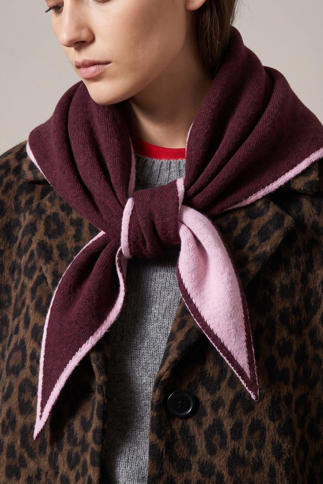Contrast-Trim-Triangle-Heavyweight-Scarf-in-Berry/Pink
