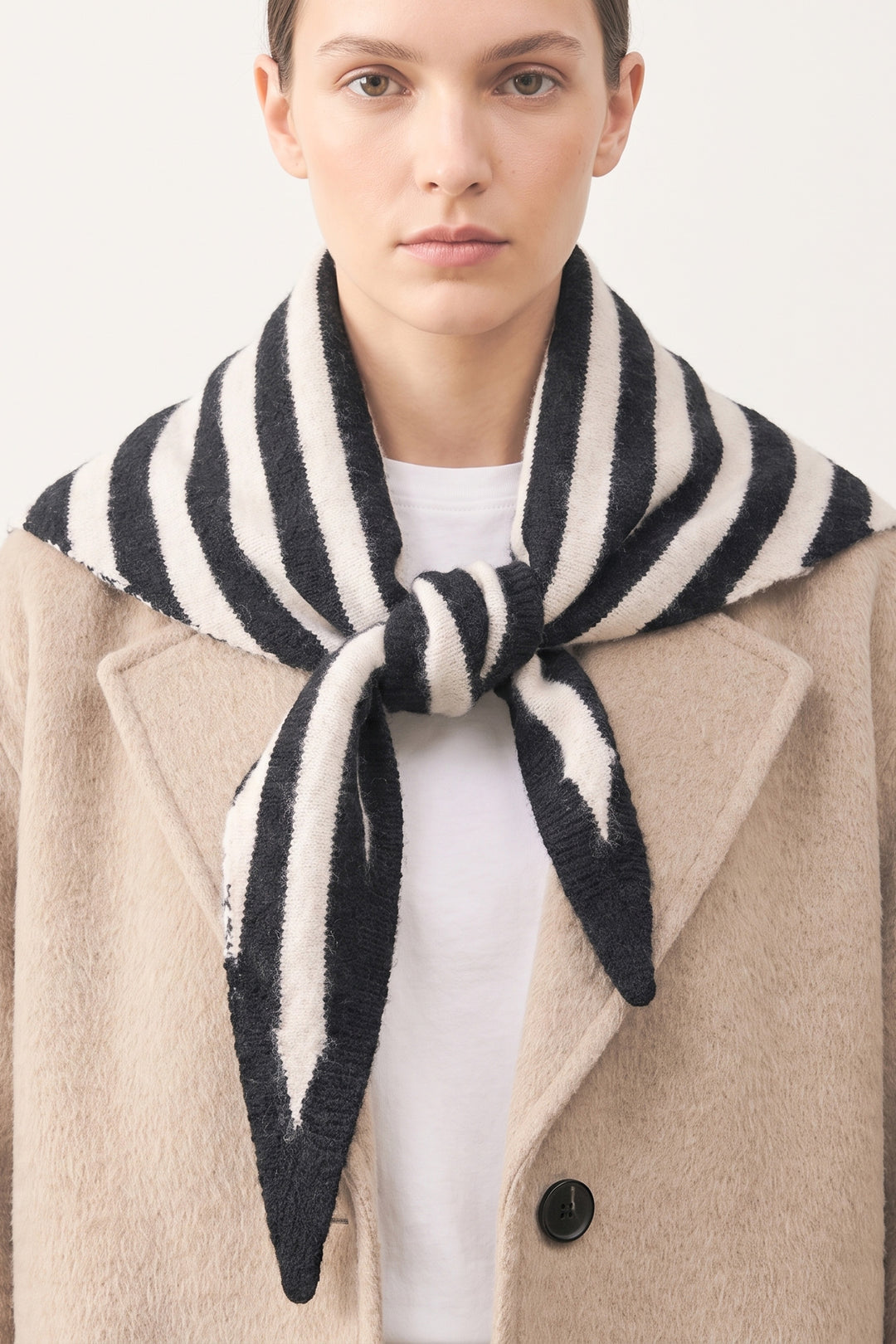 Striped-Triangle-Heavyweight-Scarf-in-Black/White