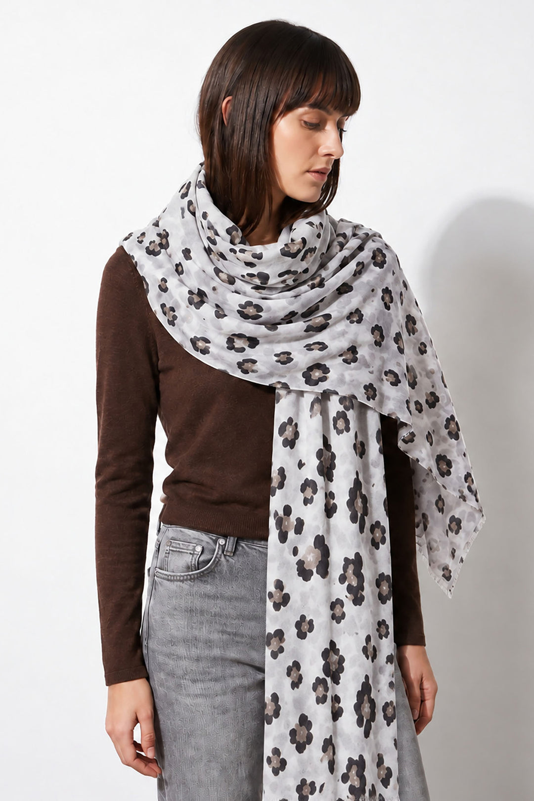 Raya-Lightweight-Scarf-Grey-Leopard-Print