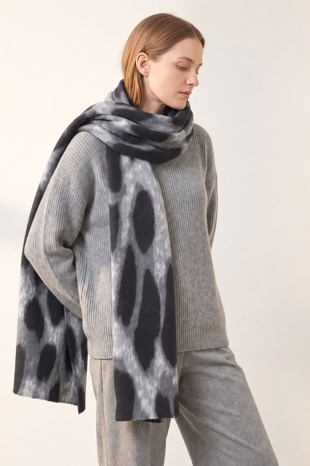Lois-Grey-Leopard-Lightweight-Scarf