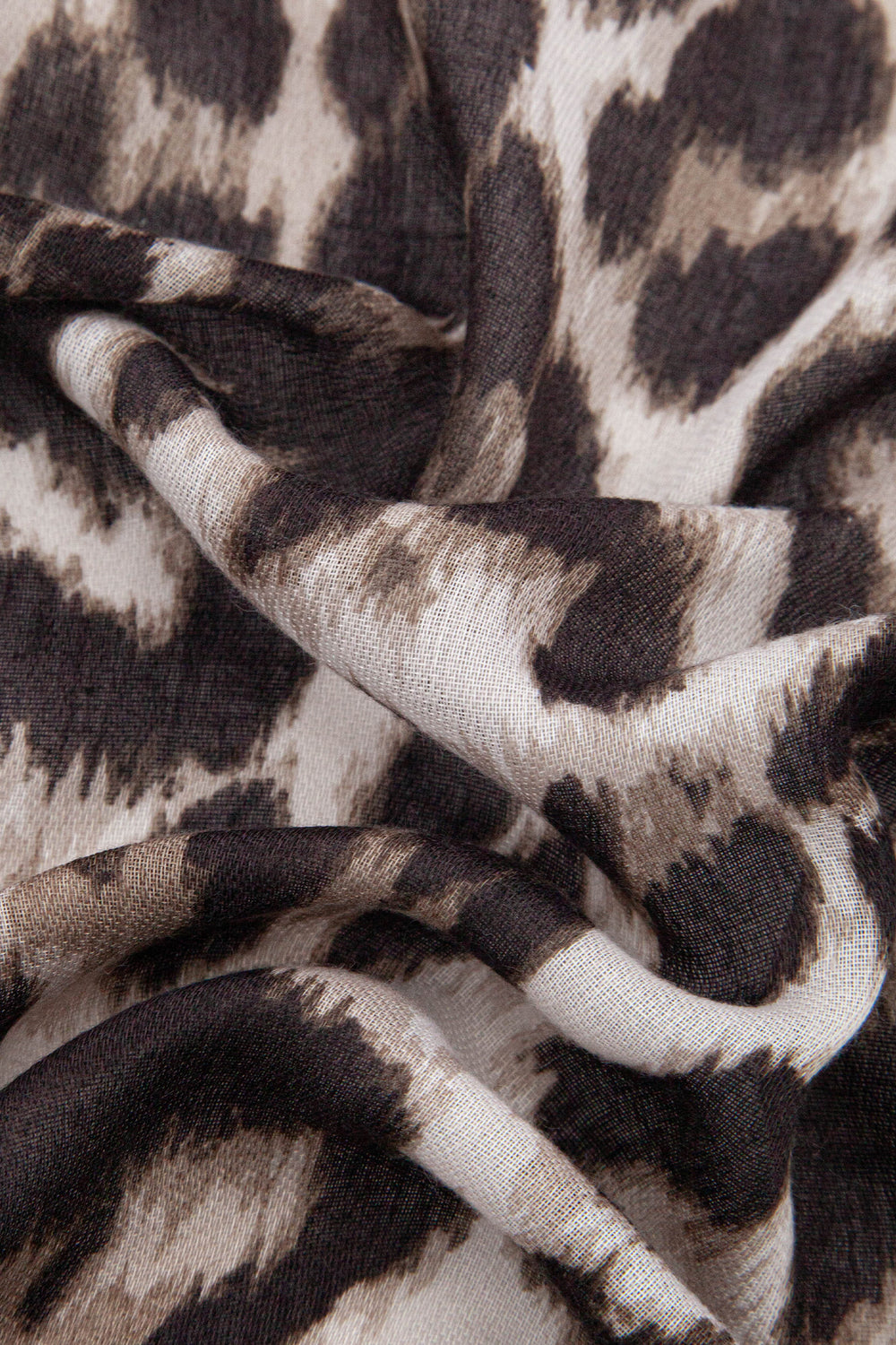 Large-Leopard-Print-Lightweight-Scarf-in-Grey