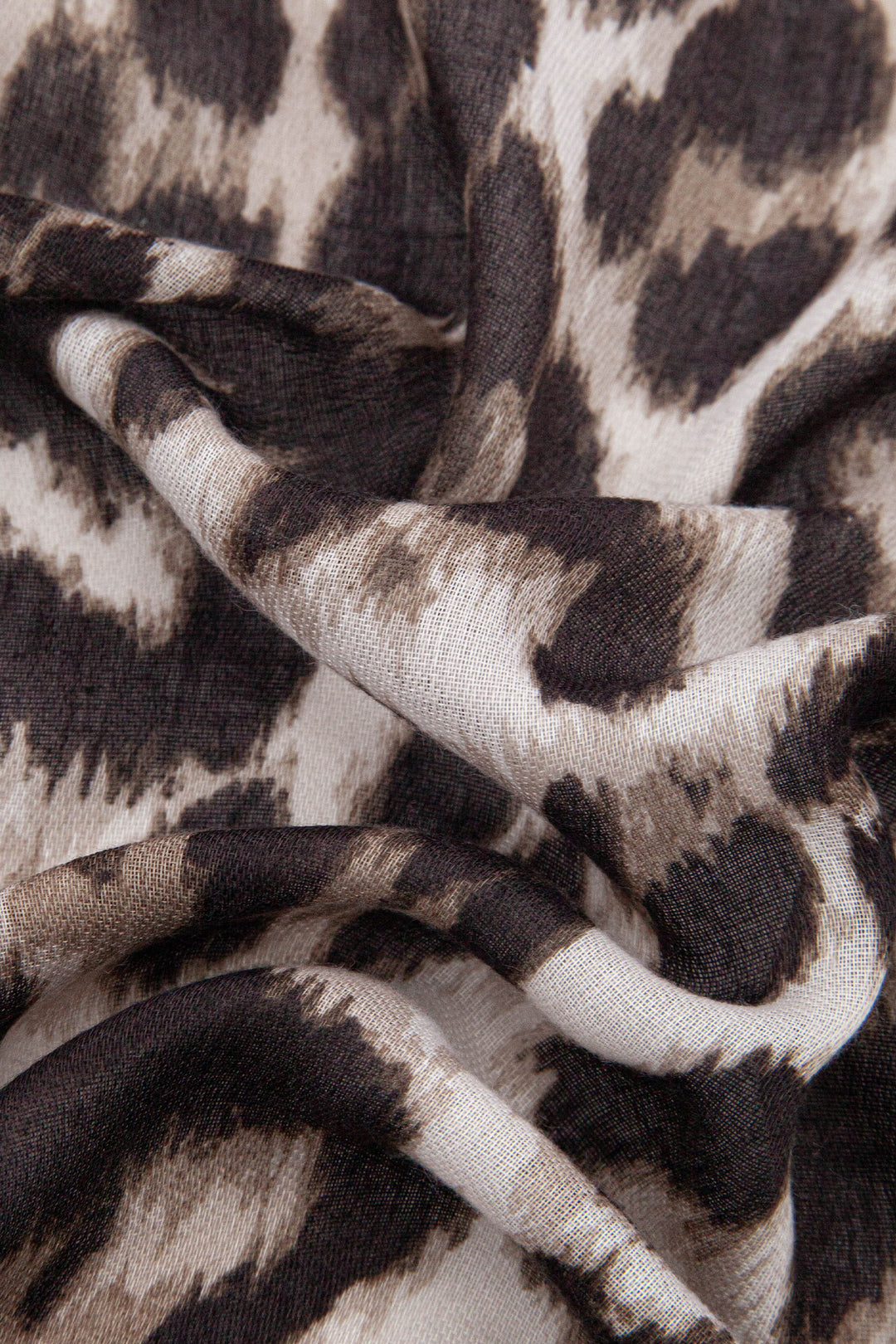 Large-Leopard-Print-Lightweight-Scarf-in-Grey