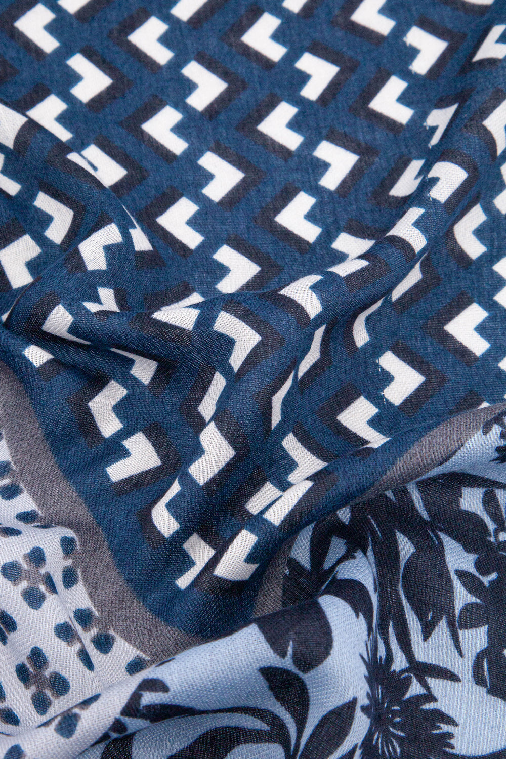 Floral-Print-Lightweight-Scarf-in-Blue