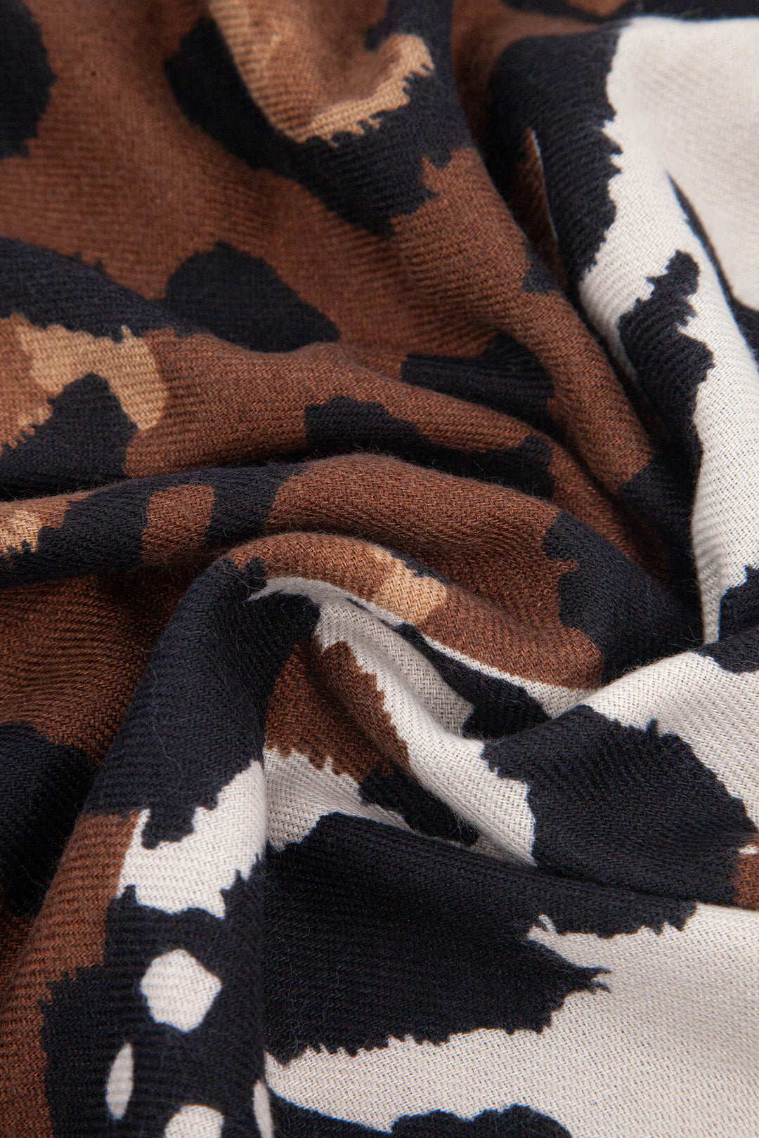 Leopard-Print-Lightweight-Scarf-in-Brown