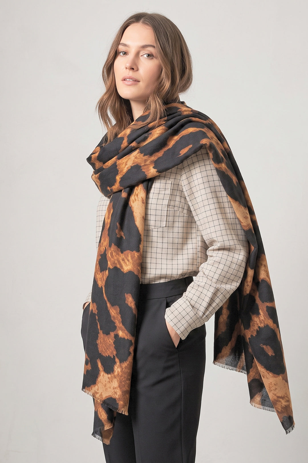 neutral-lightweight-leopard-scarf