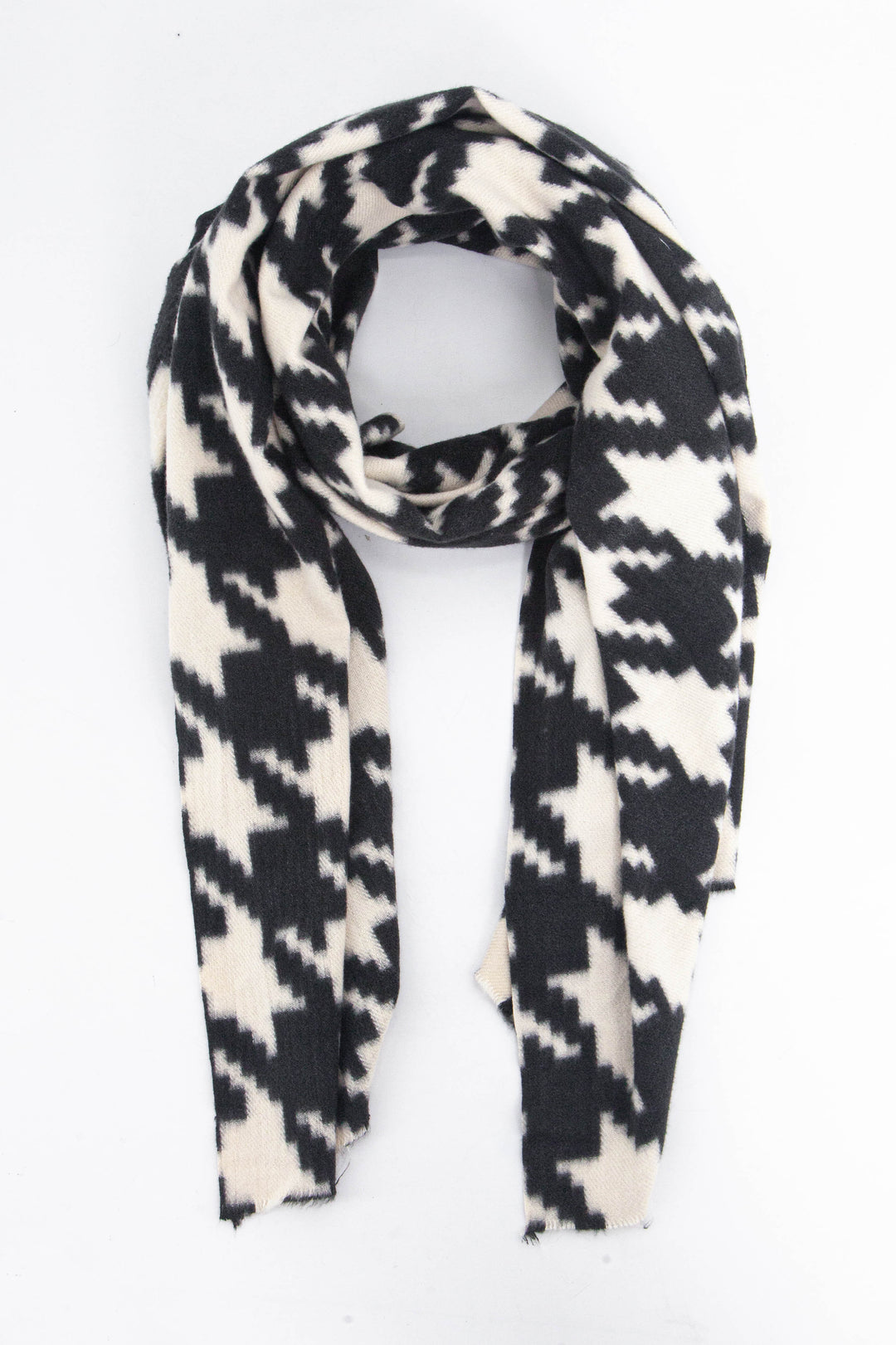 midweight winter scarf in cream and black in a bold large houndstooth pattern