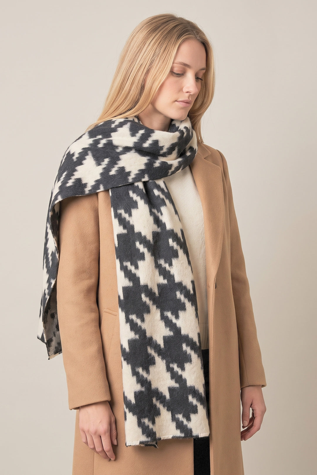 midweight winter scarf in cream and black in a bold large houndstooth pattern