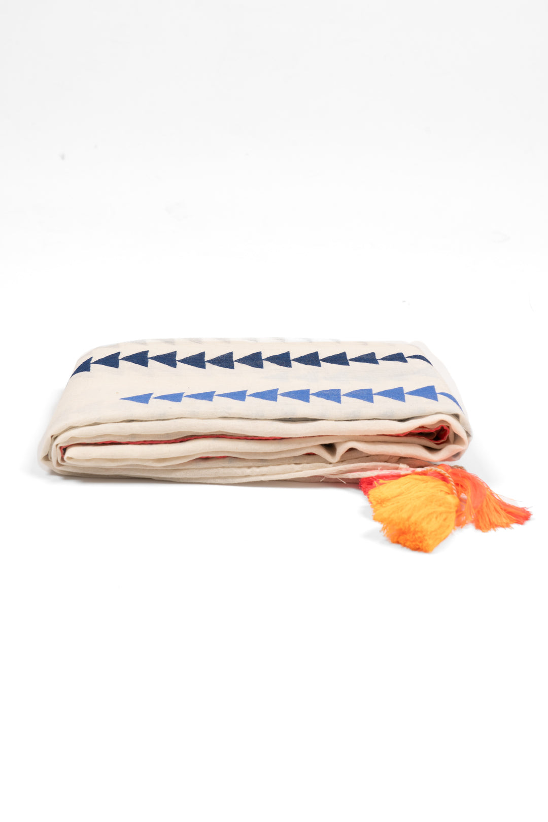 deva-lightweight-cotton-scarf-white-arrow-print-folded-square