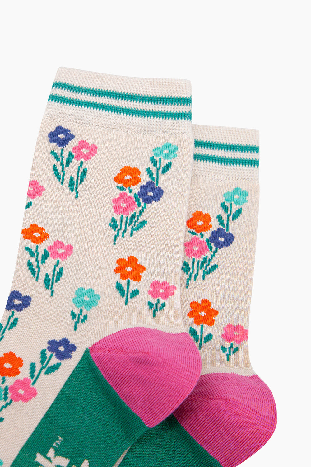 Wildflowers-Bamboo-Socks-in-Cream-Close-Up