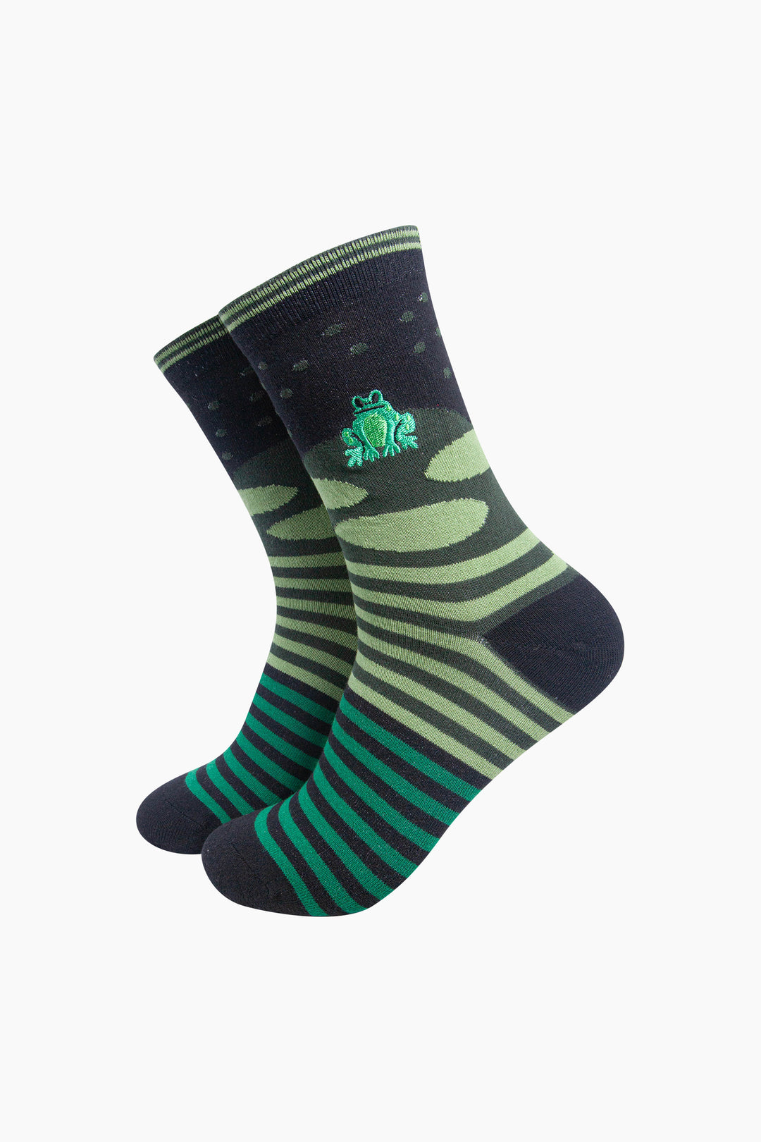 Frog-Combed-Cotton-Pattern-Embroidered-Socks-in-Black/Green-On-Mannequin