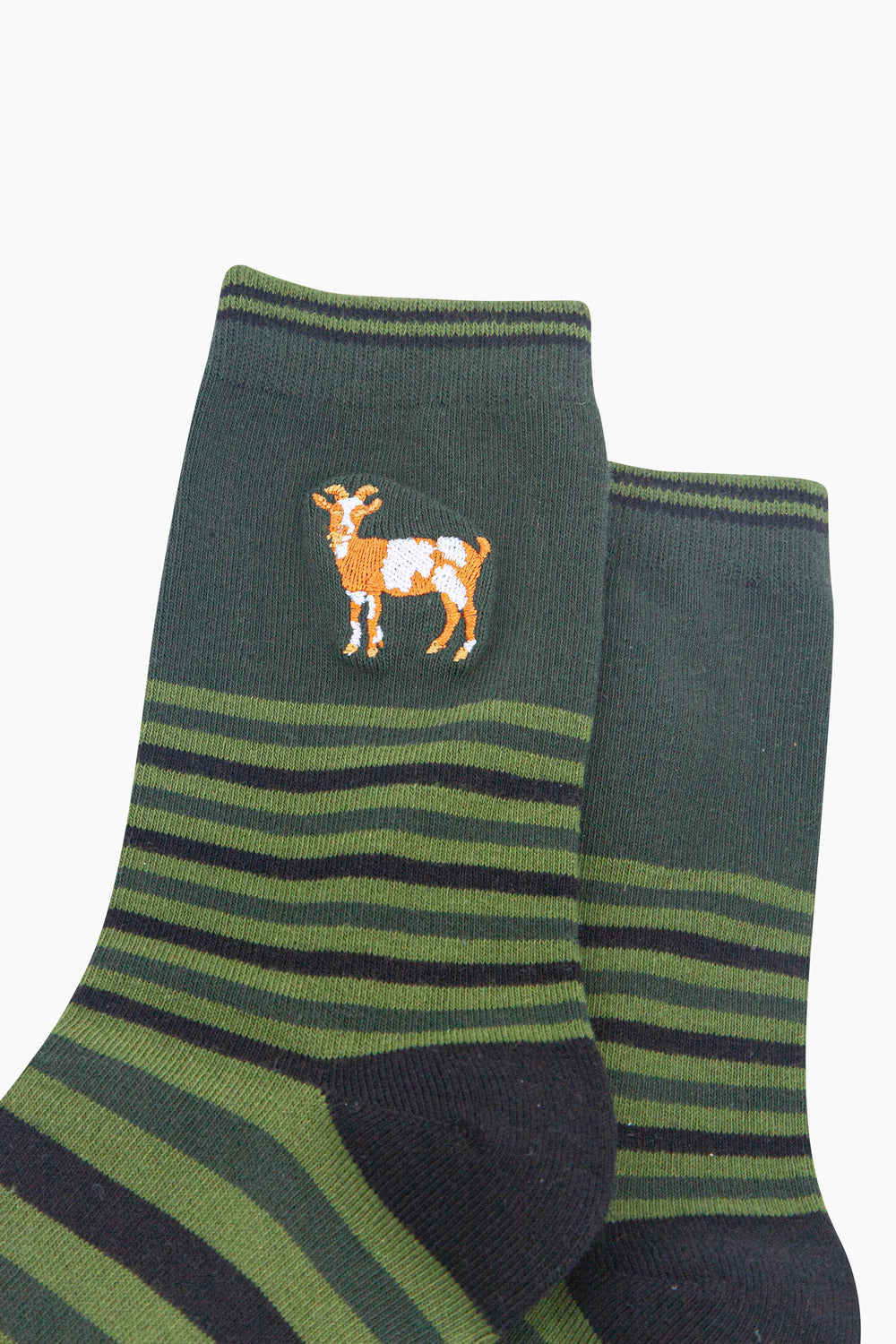 Goat-Combed-Cotton-Pattern-Embroidered-Socks-in-Green-Close-Up