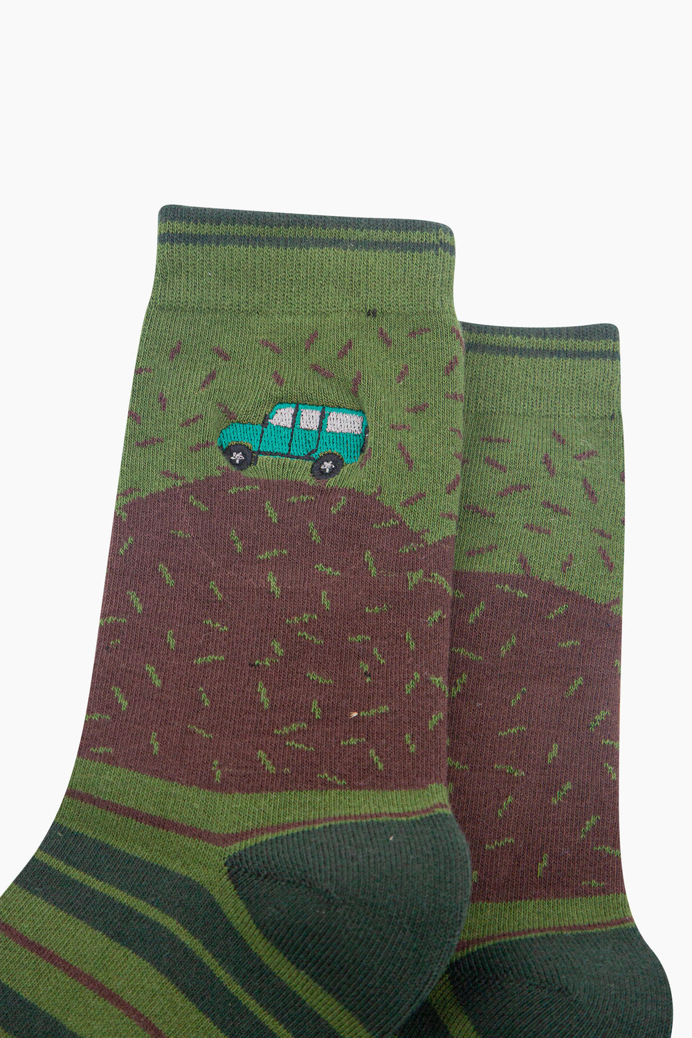 Off-Roader-Combed-Cotton-Pattern-Embroidered-Socks-in-Green/Brown-Close-Up