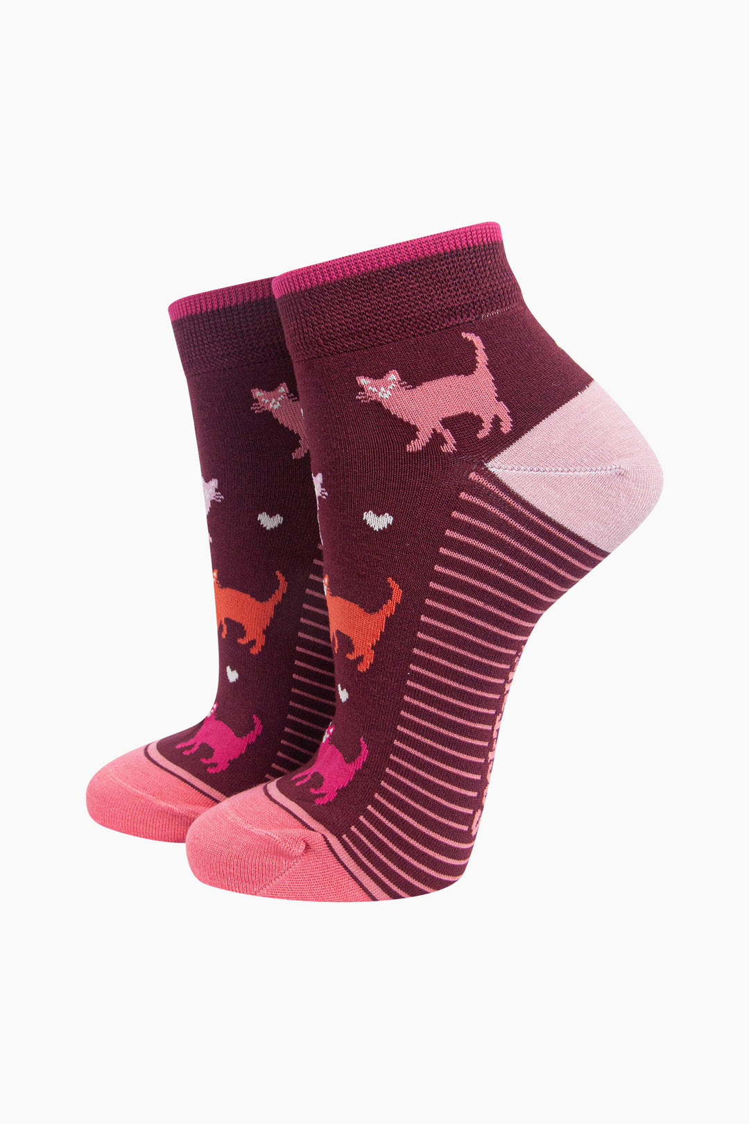 Multi-Cat-Women's-Bamboo-Trainer-Socks-in-Burgundy-On-Mannequin