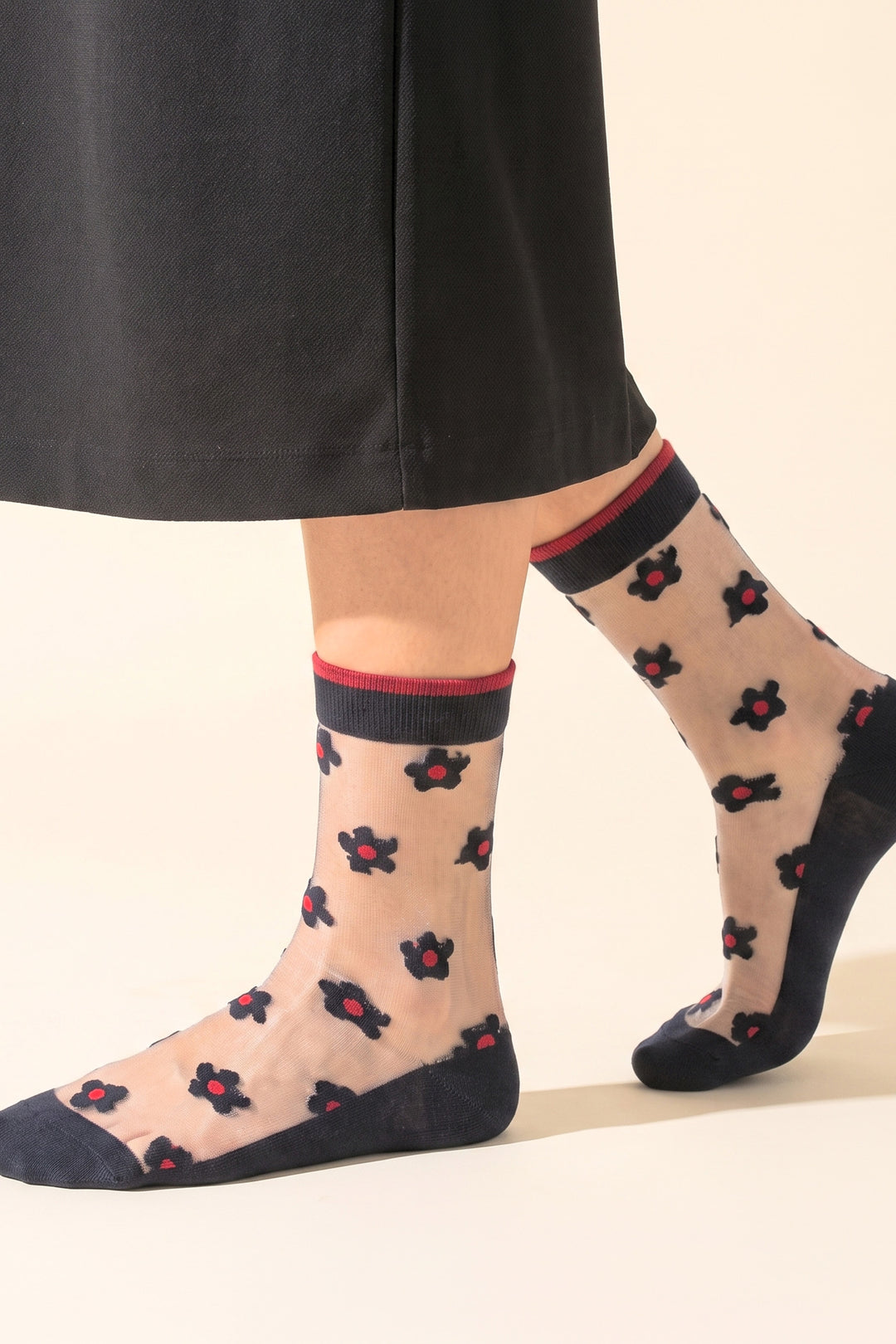 Daisy-Sheer-Socks-in-Black