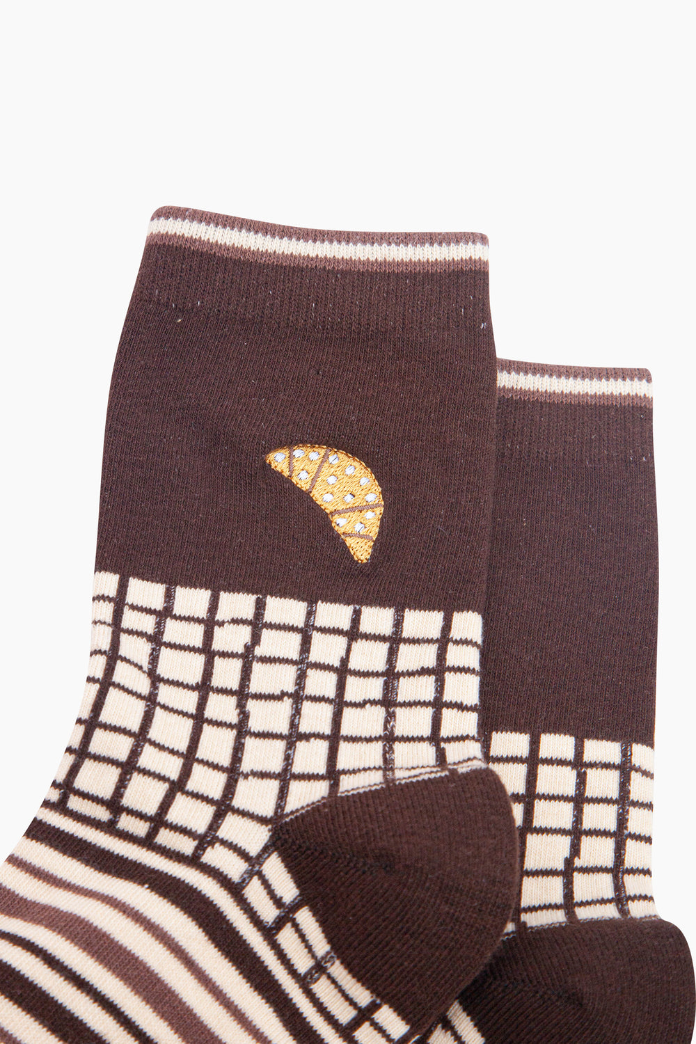 Croissant-Combed-Cotton-Pattern-Embroidered-Socks-in-Brown/Cream-Close-Up