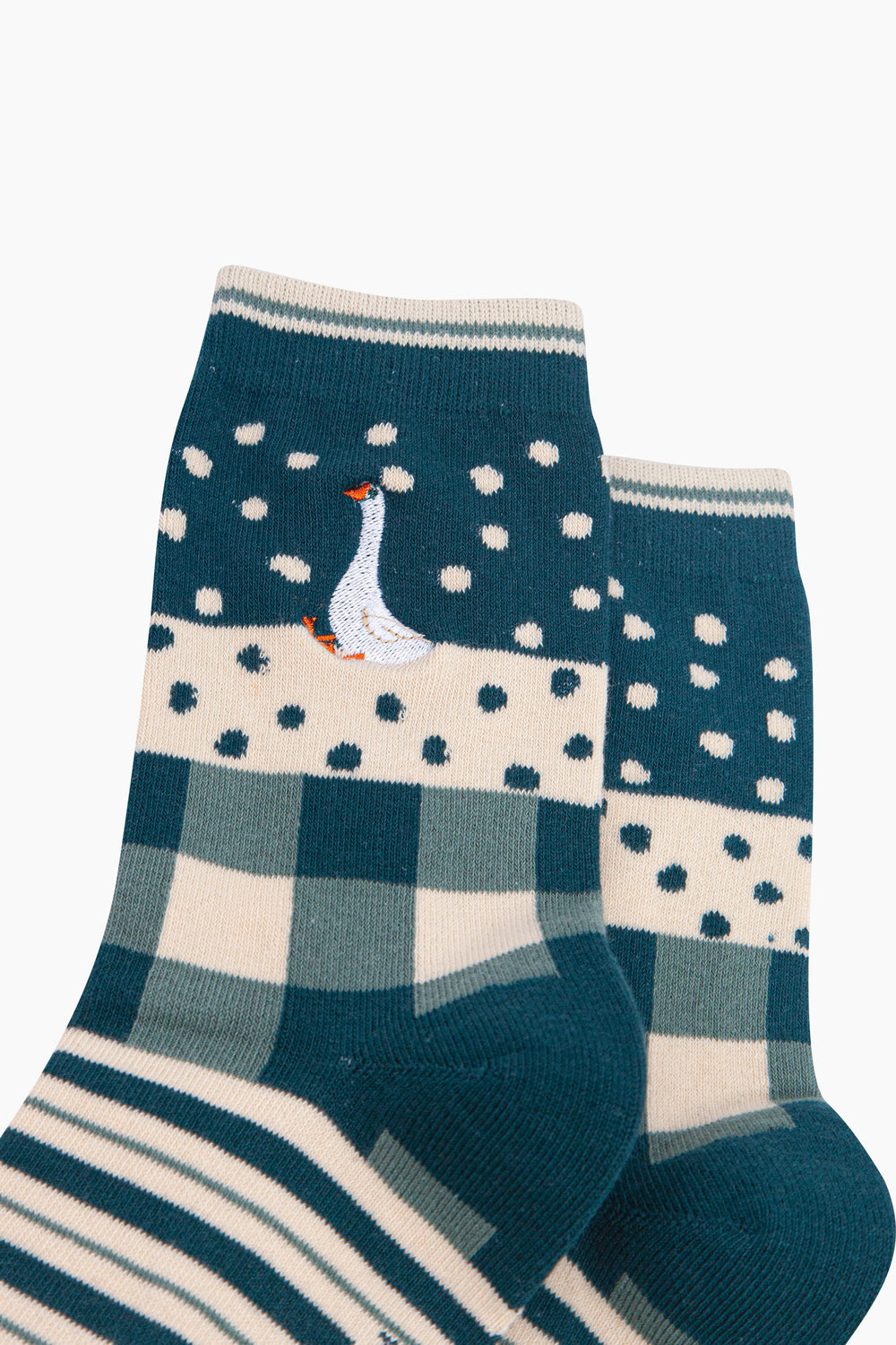 Goose-Combed-Cotton-Pattern-Embroidered-Socks-in-Forest-Green-Close-Up